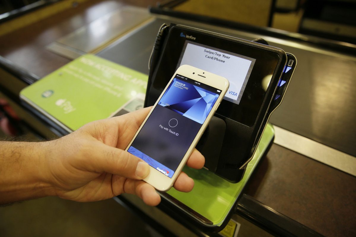 How To Use Apple Pay: Go Cashless Today