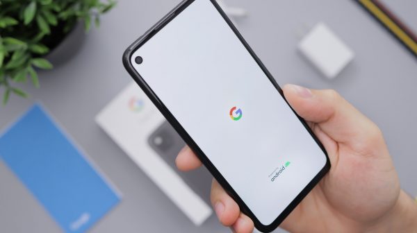 Google Logo on Pixel phone