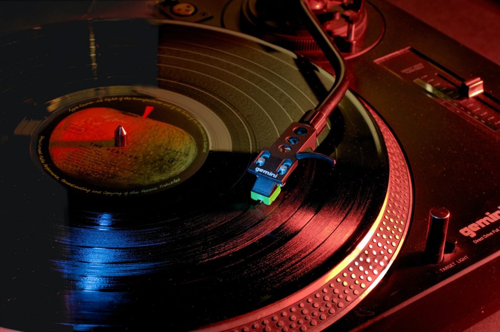 8 Best Turntables to Play Vinyl Records