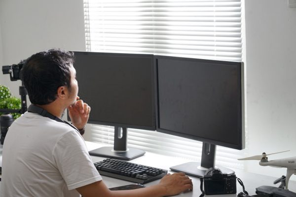 Find The Ideal Position Of Your Dual Monitors