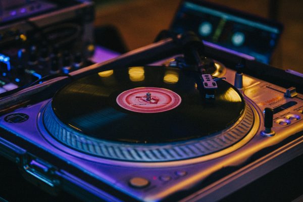8 Best Turntables to Play Vinyl Records