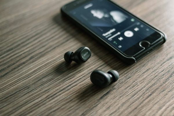 10 AirPods Alternatives for Wireless Music Streaming in 2021 - 11