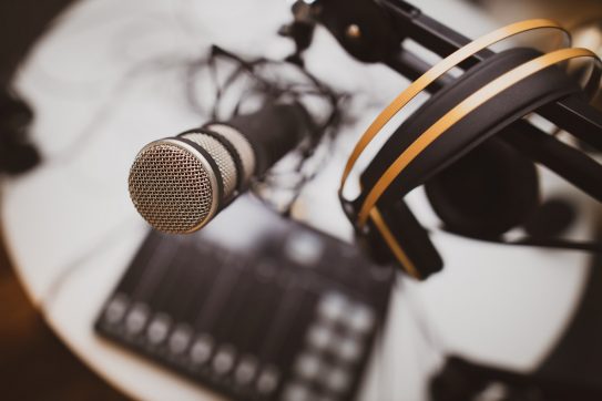 20 Best Podcasting Equipment for Beginners