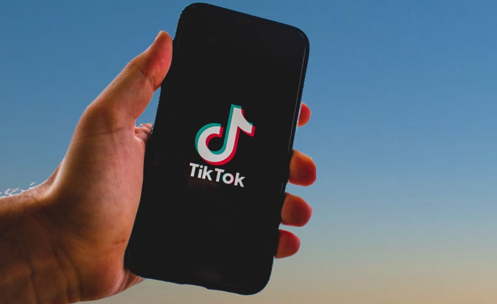 Guide on How To Make Clips Longer on TikTok | Robots.net