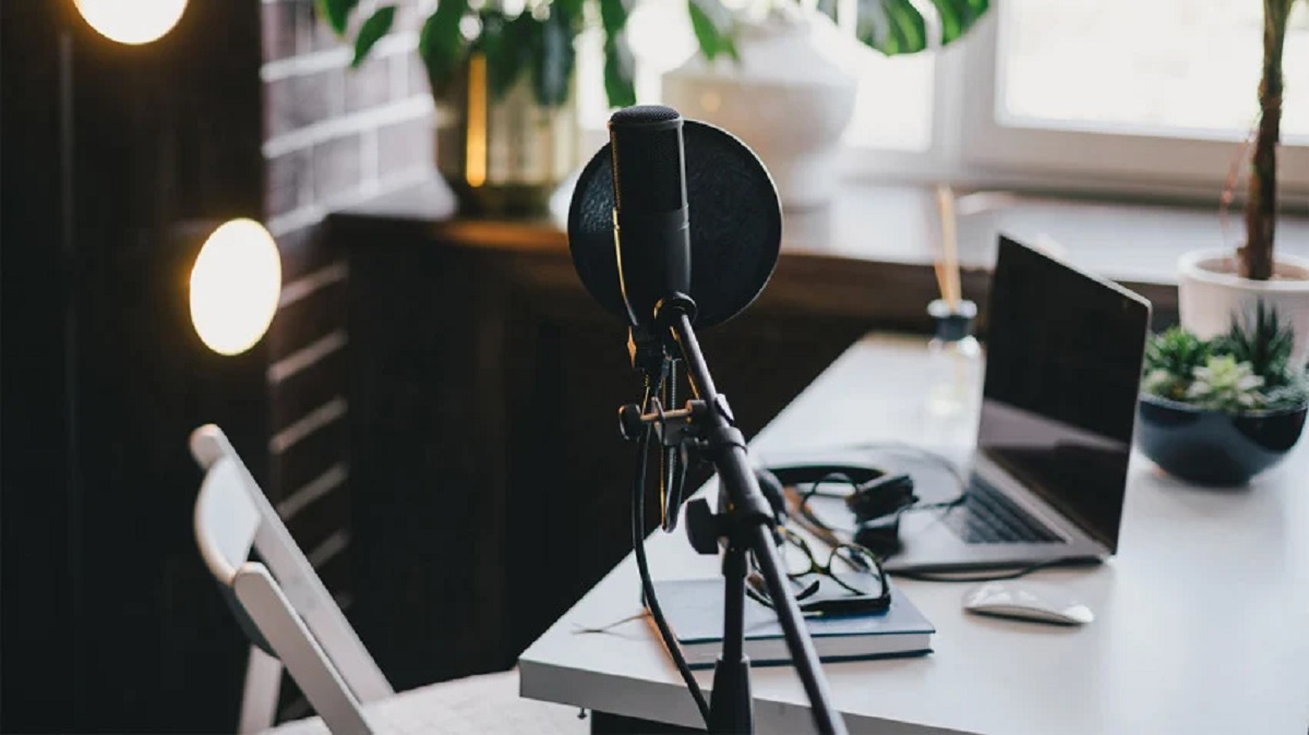 9 Amazing Podcast Equipment for 2024
