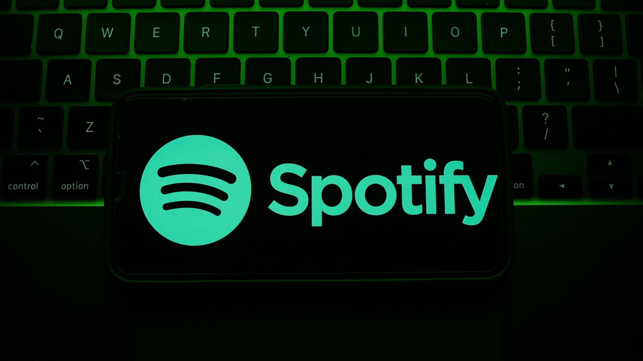 does-spotify-show-who-listens-to-your-playlist