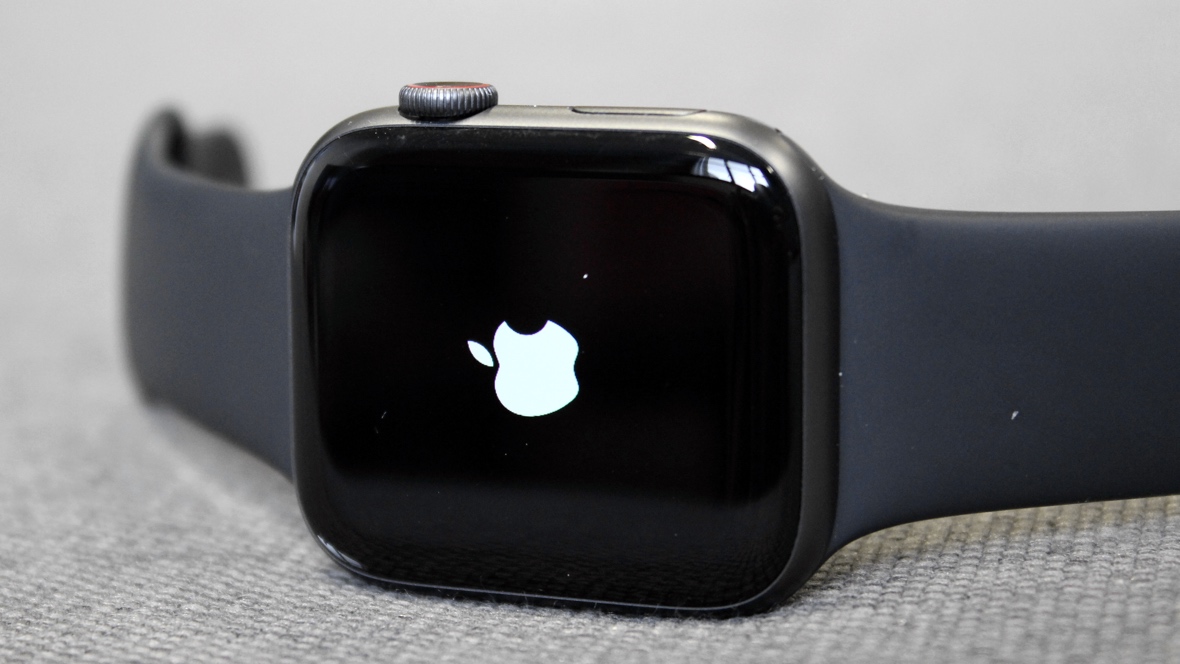 how-do-you-turn-on-a-apple-watch