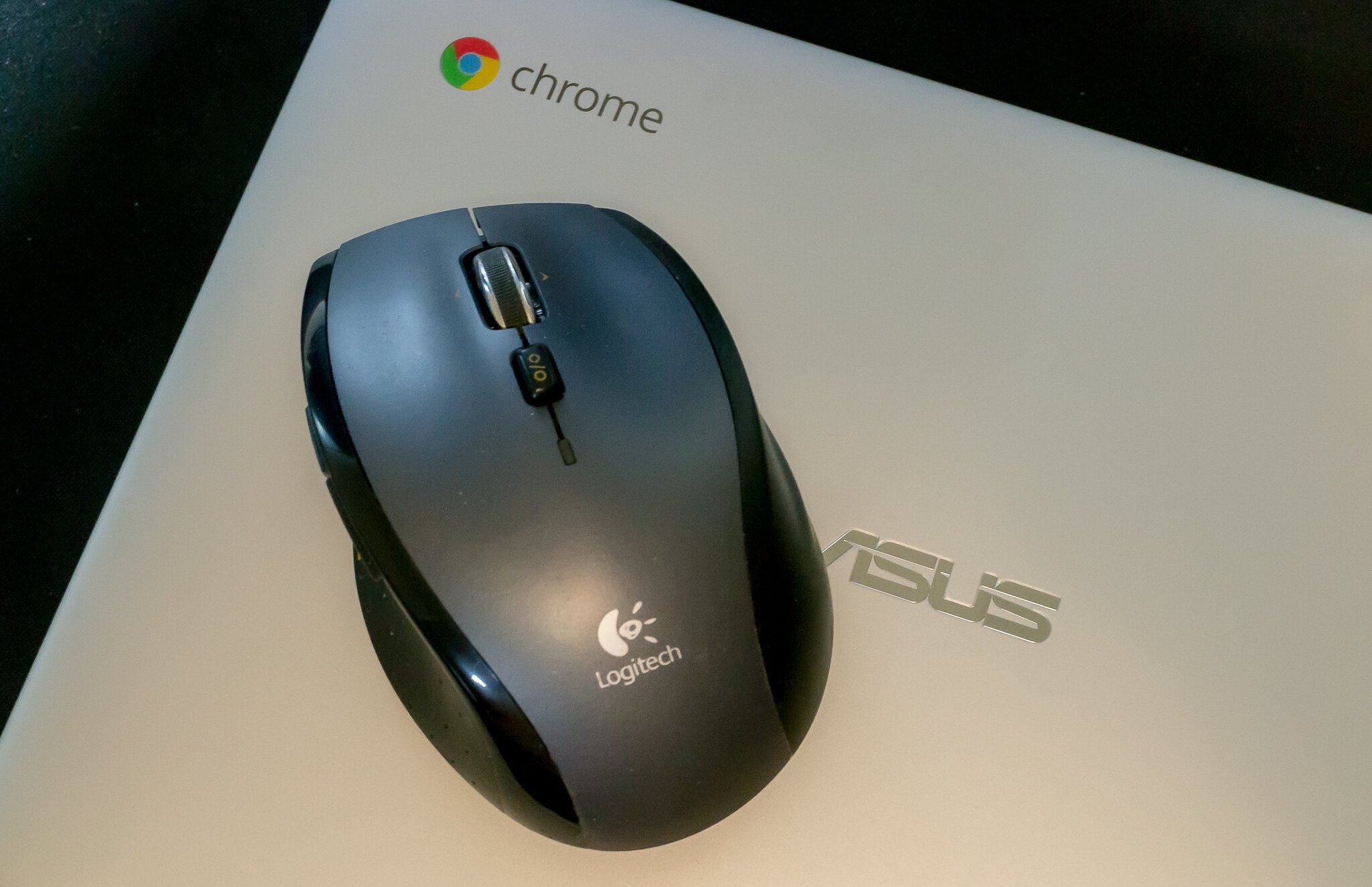 how-to-connect-a-logitech-mouse-to-a-chromebook