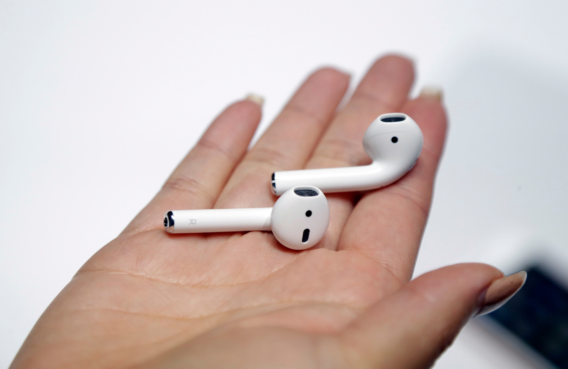 how-to-eavesdrop-with-airpods