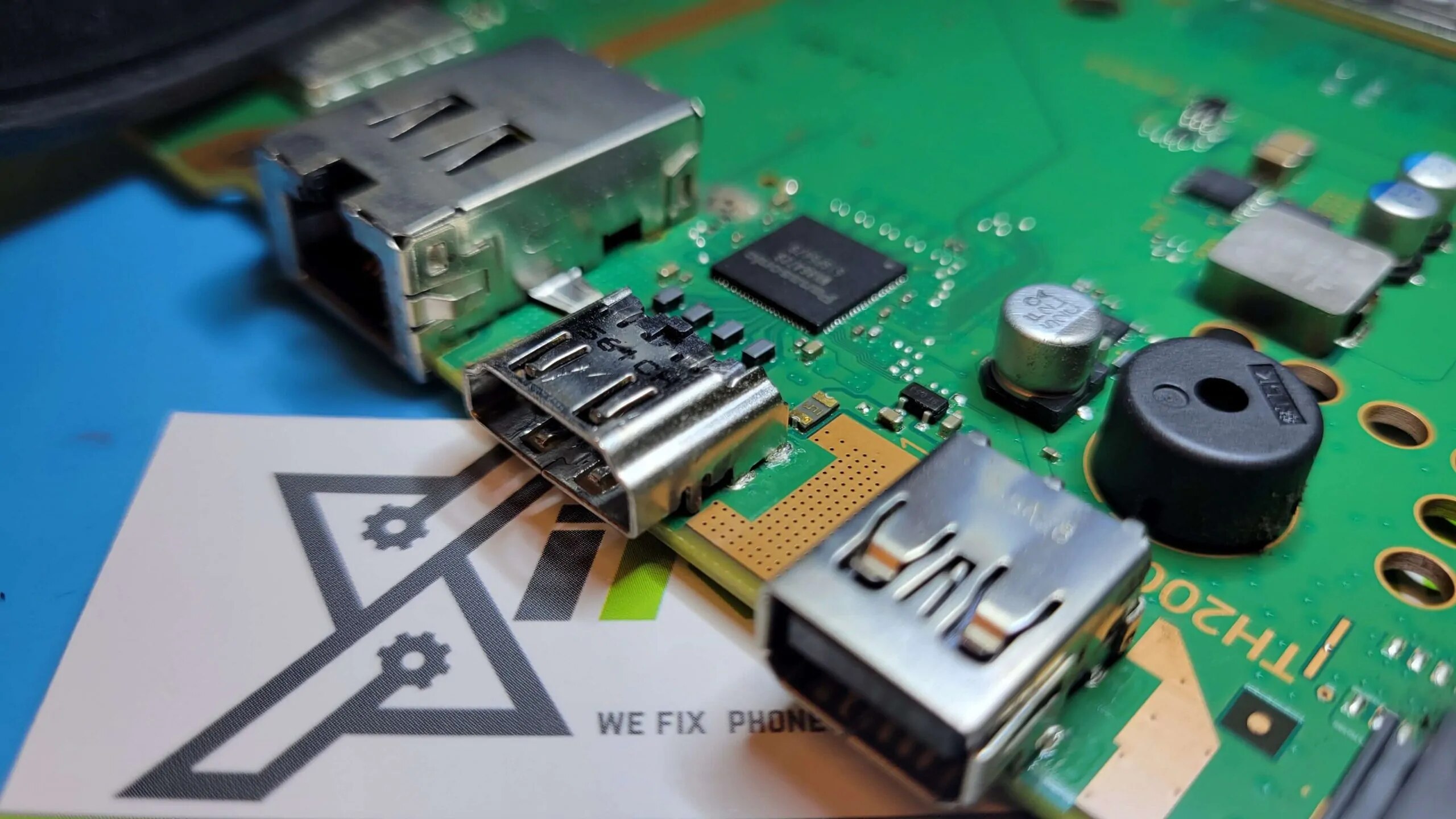 how-to-fix-a-broken-hdmi-port-on-ps4