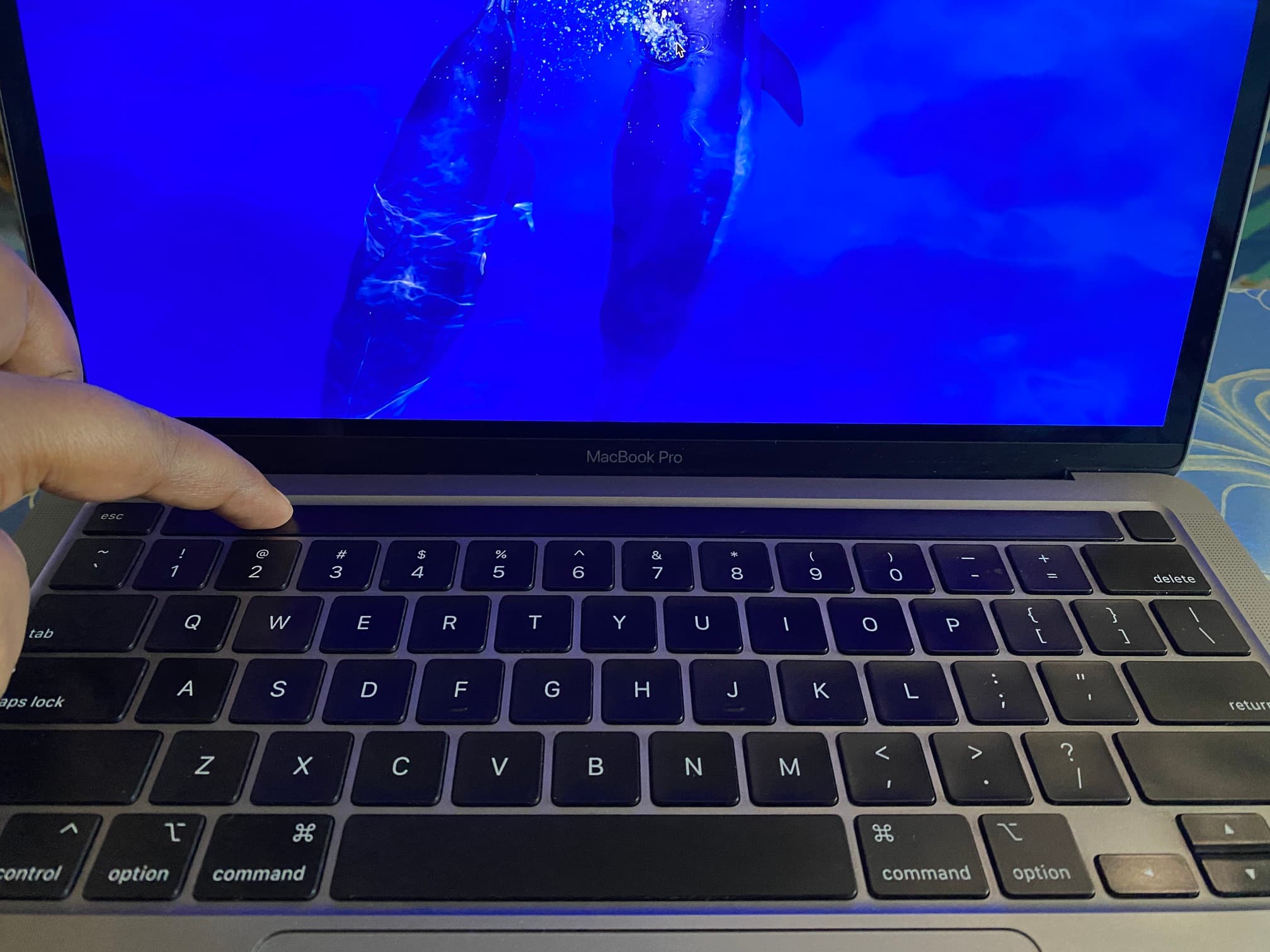 how-to-turn-on-touch-bar-on-macbook-pro