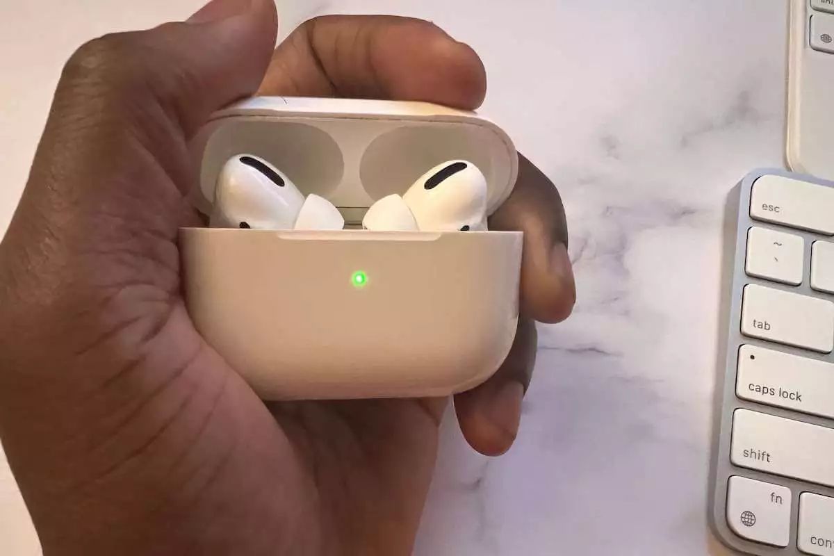 my air pods are green : r/airpods