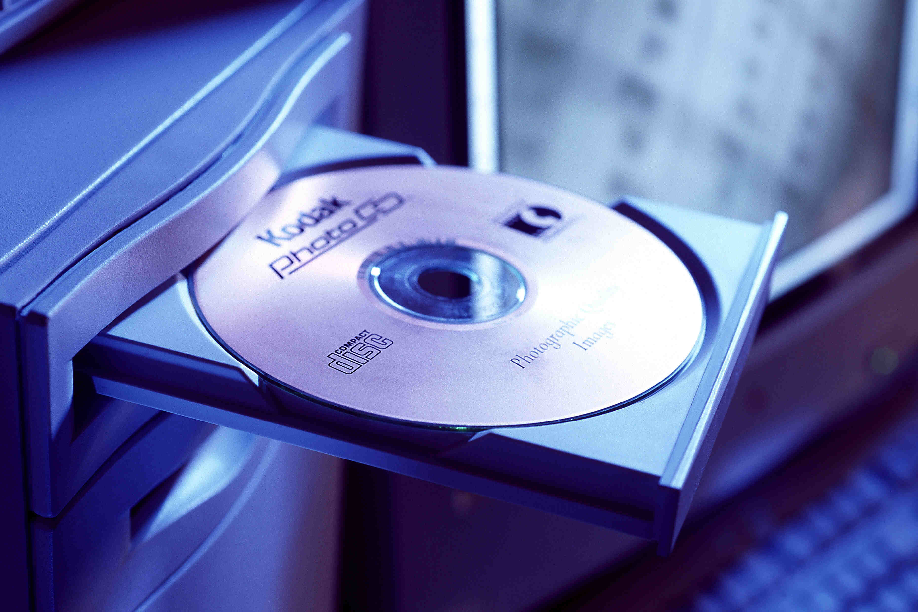 How To Download Pictures To A CD