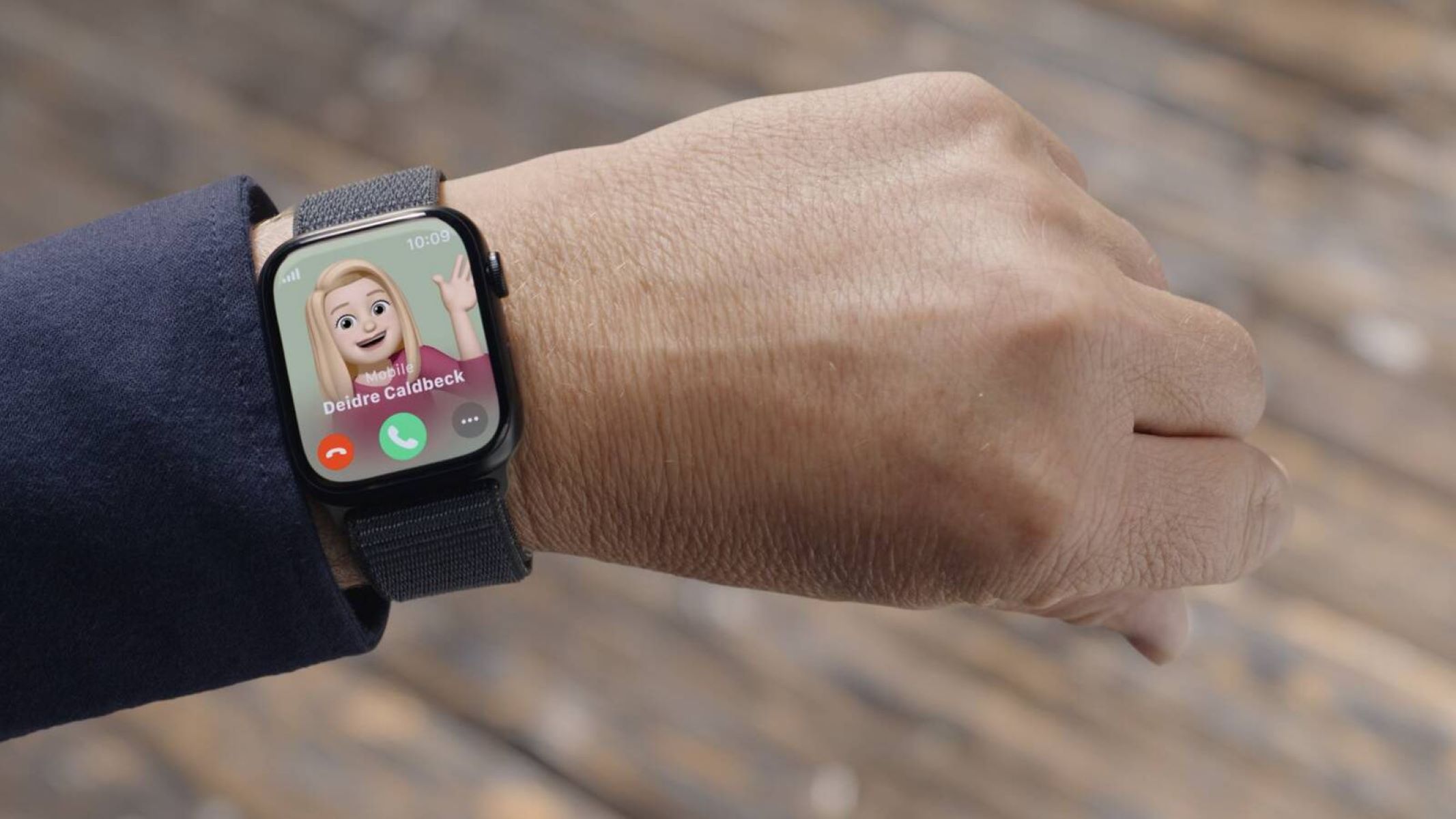 new-apple-watch-series-9-features-double-tap-gesture-for-easy-interaction