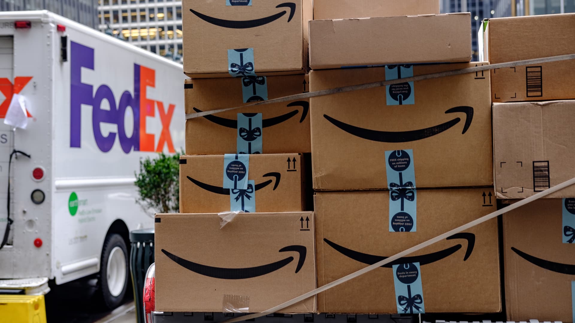 New Shipping Fees On Amazon And Other Tech News