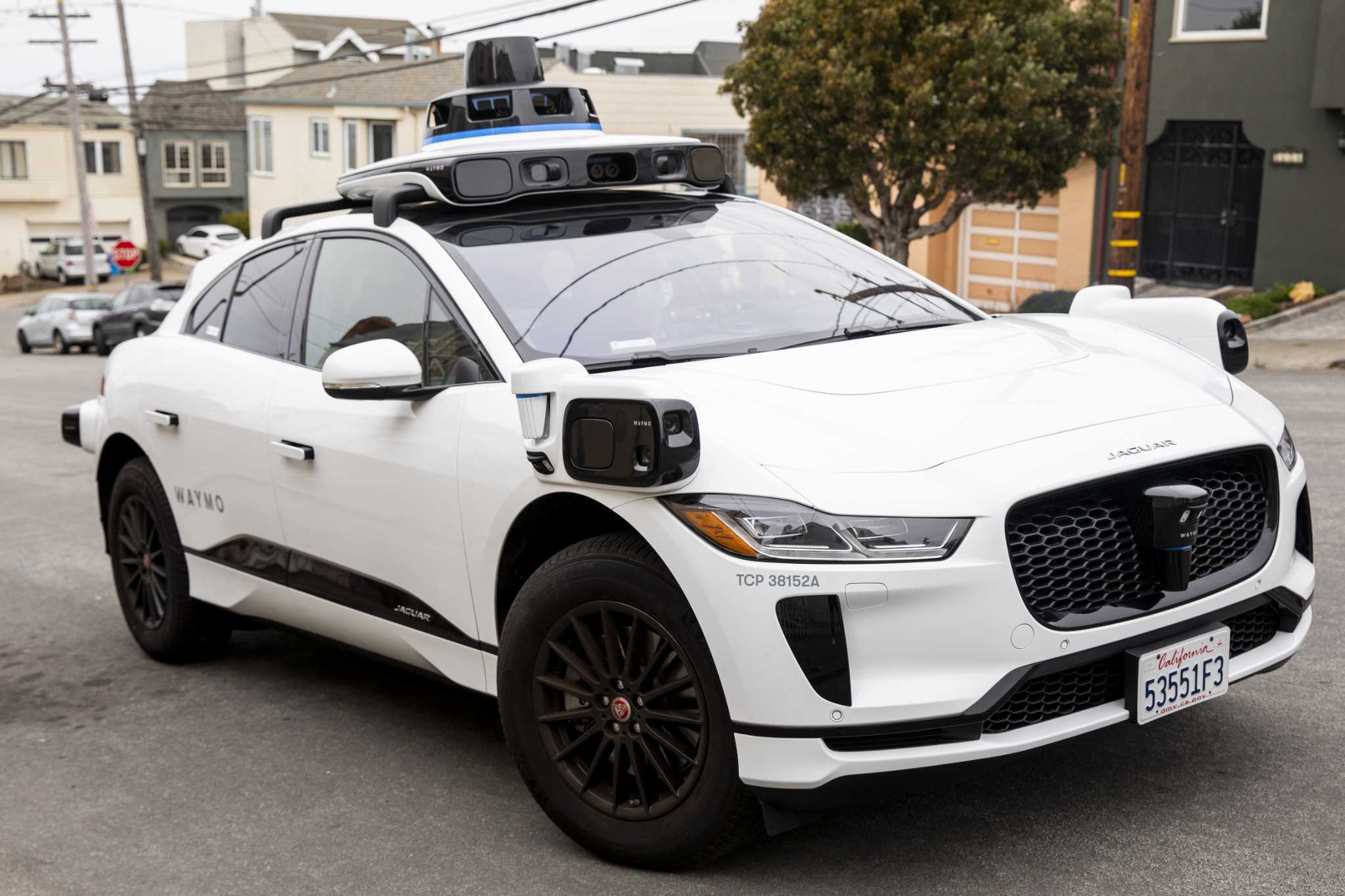 san-francisco-calls-for-reevaluation-of-cruise-and-waymo-robotaxi-expansion-hearing