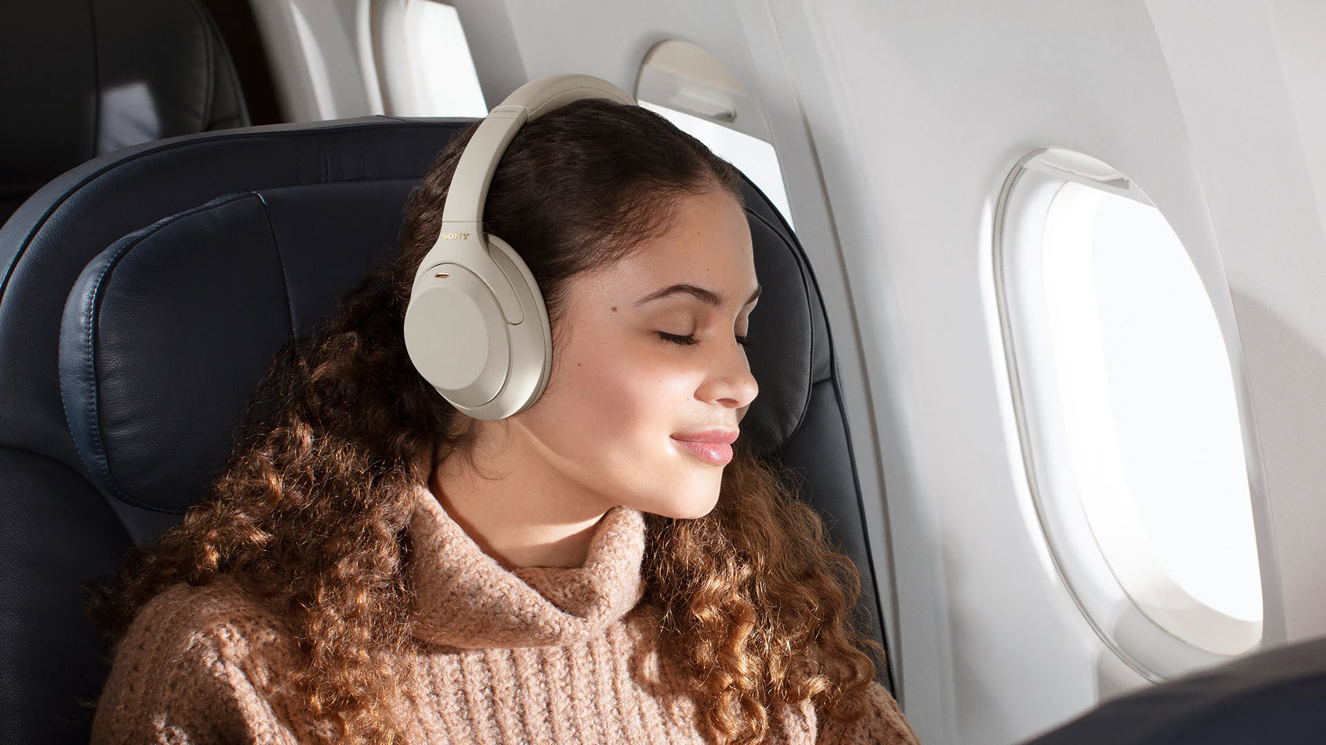13 Amazing Noise Cancelling Headphones For Airplane Travel For 2024