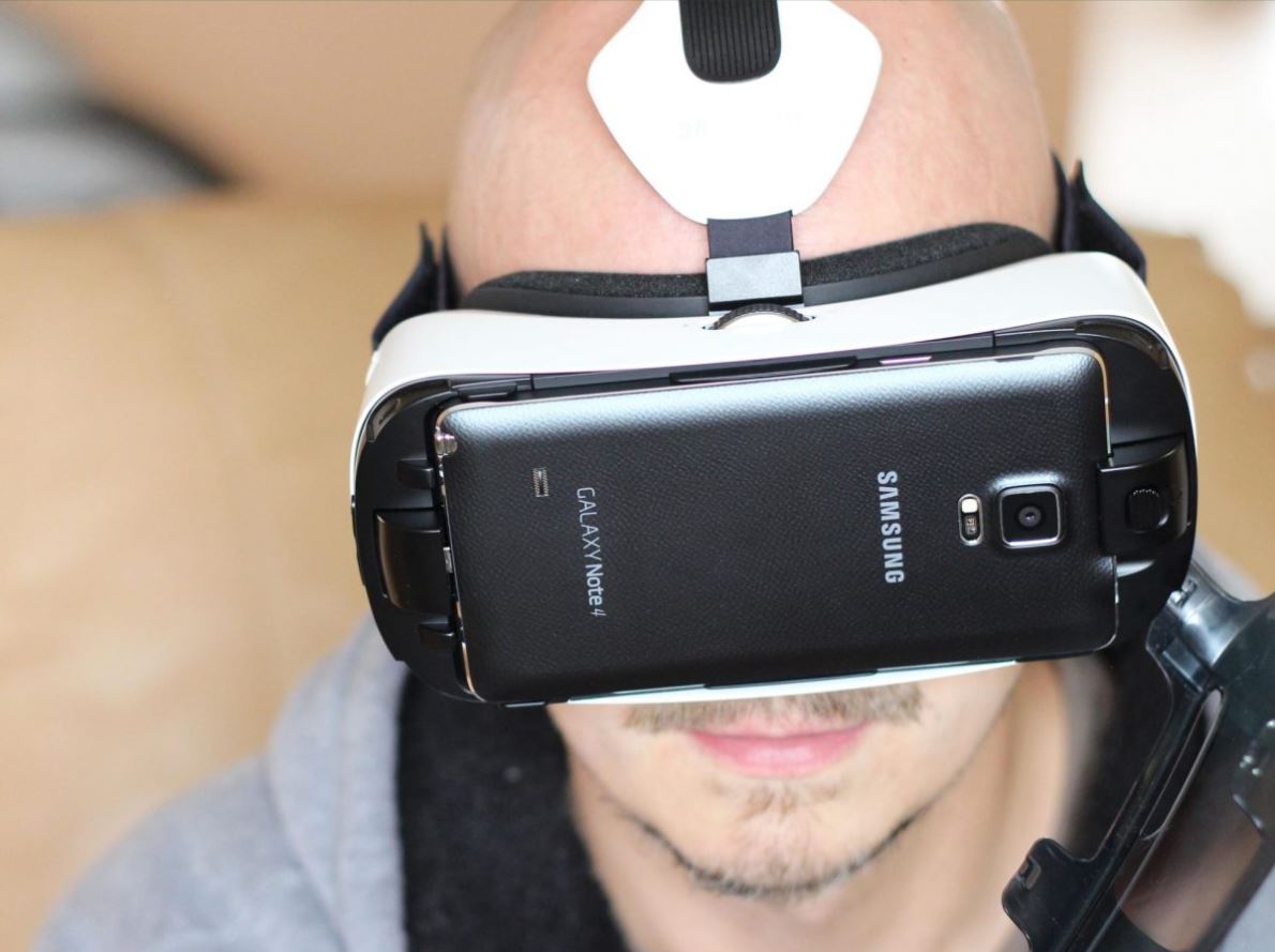 14 Amazing VR Smartphone Headset For 2023