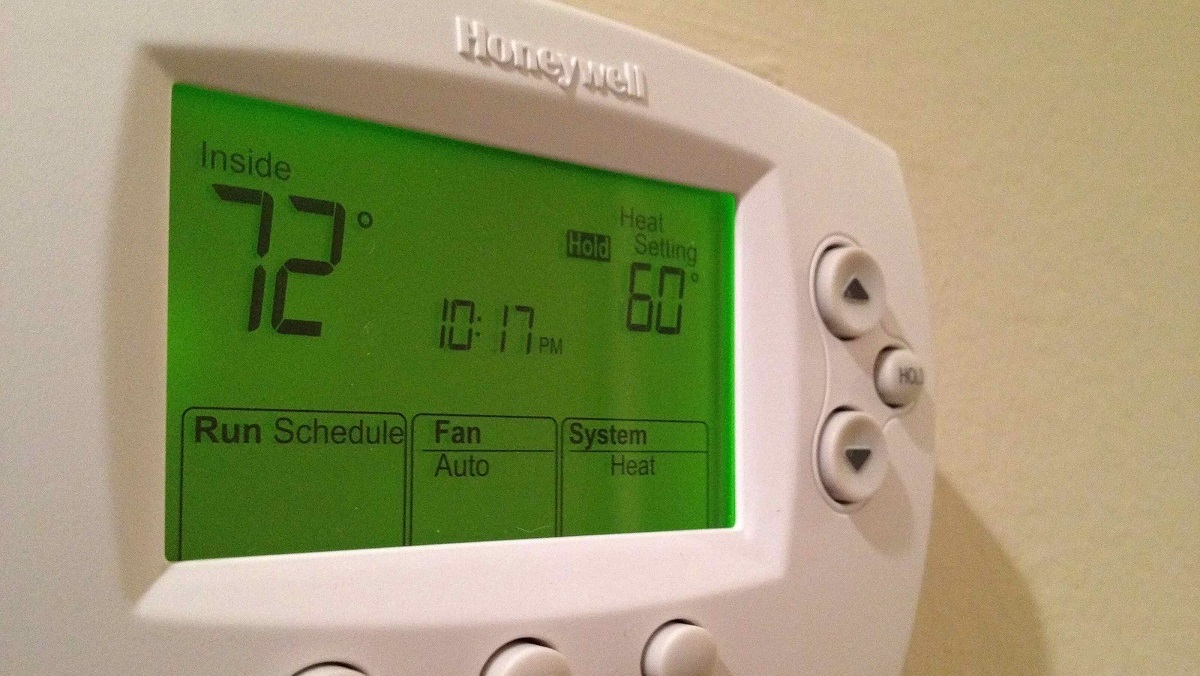 Honeywell TH9320WF5003 Home-Resideo Wi-Fi 9000 - Wi-Fi 7-Day Programmable  Thermostat 2H/2C