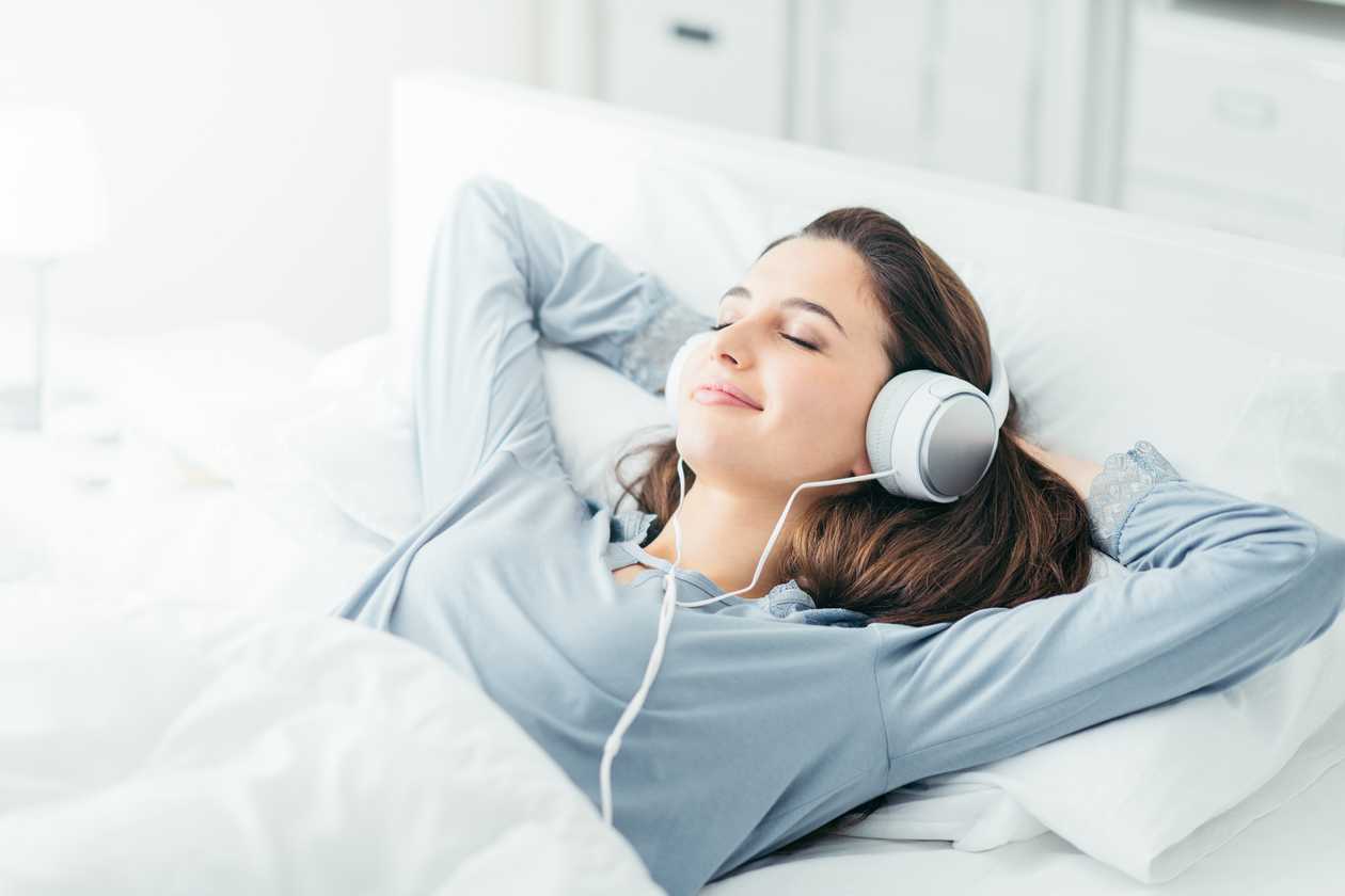 14 Best Noise Cancelling Headphones For Sleeping For 2024