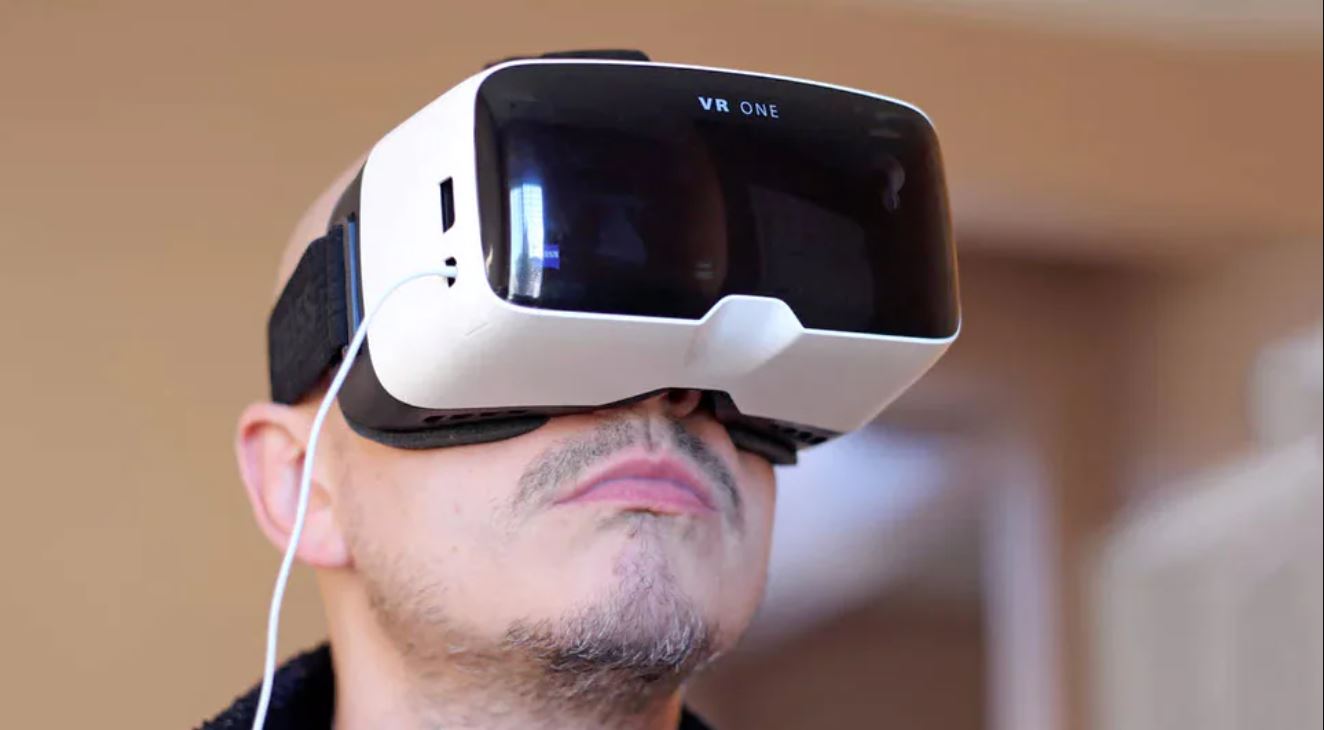 Virtual Reality Drones : virtual reality goggles