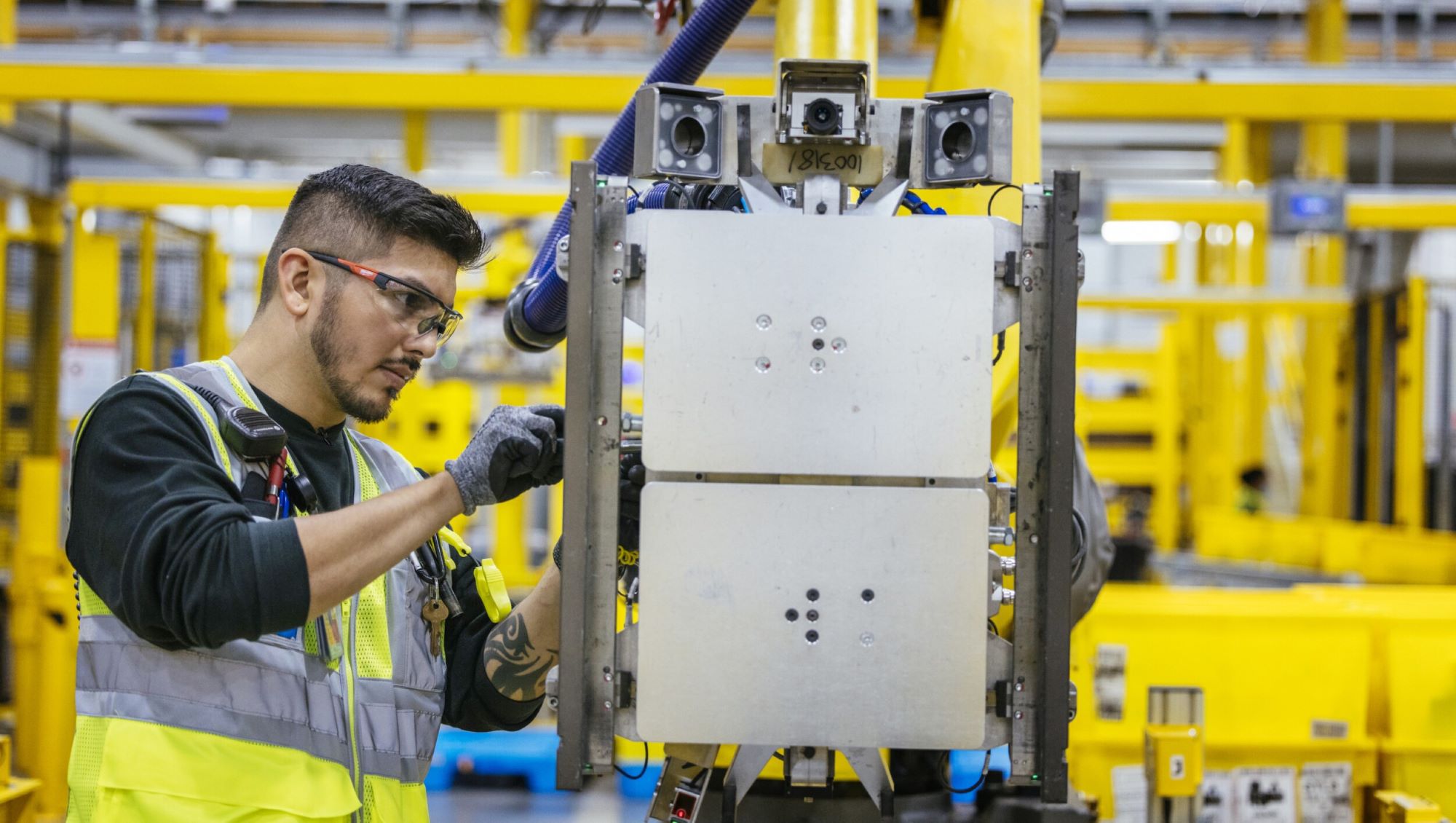 amazon-partners-with-mit-to-study-the-impact-of-robots-on-jobs
