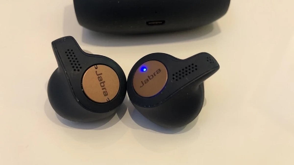 How Do I Stop My Wireless Earbuds From Blinking