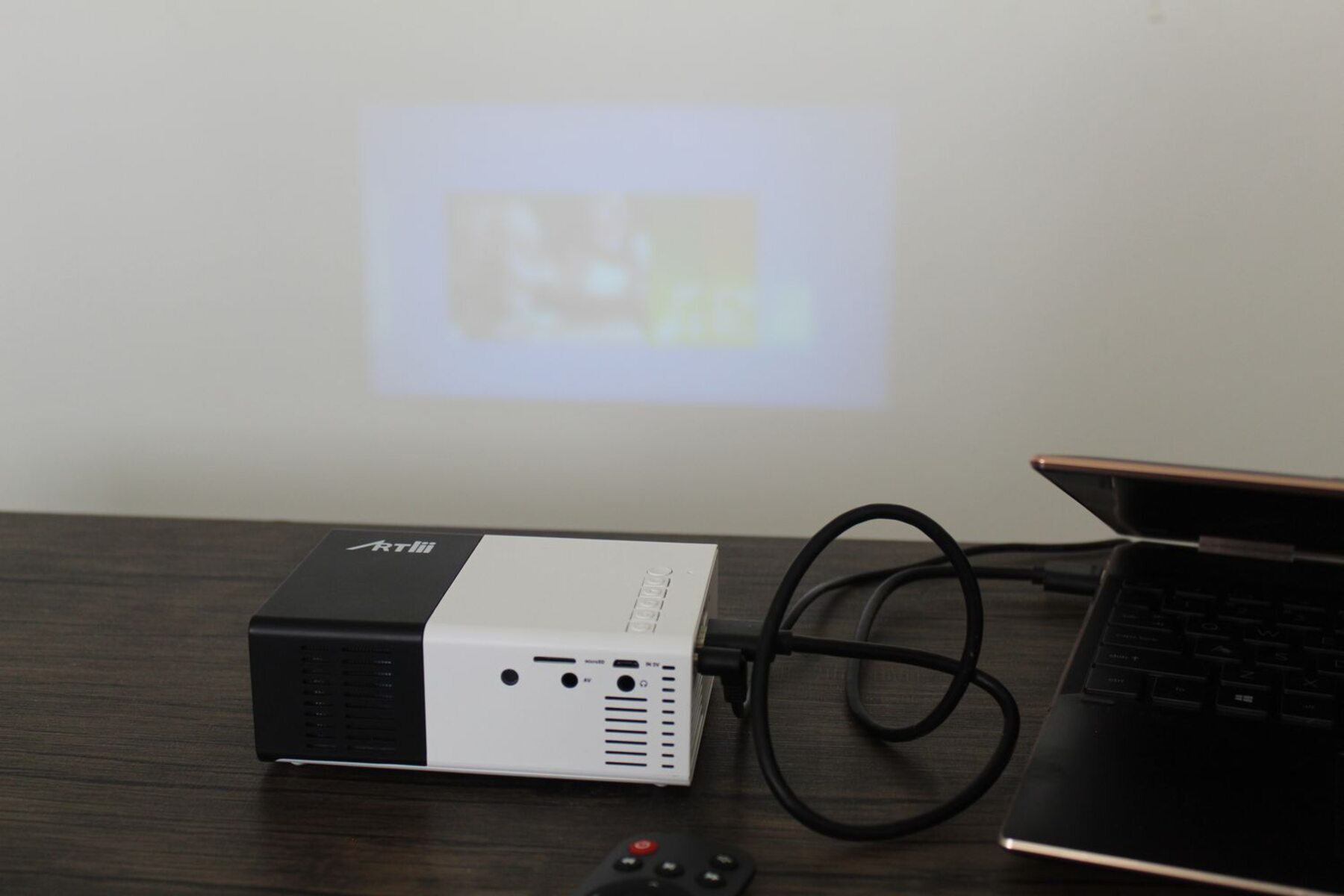 How Do You Display A Laptop Screen Image Through A Connected Projector?