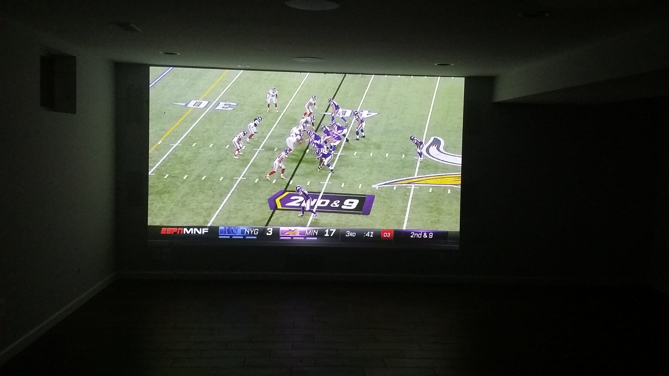 how-high-should-a-projector-screen-be-from-the-floor
