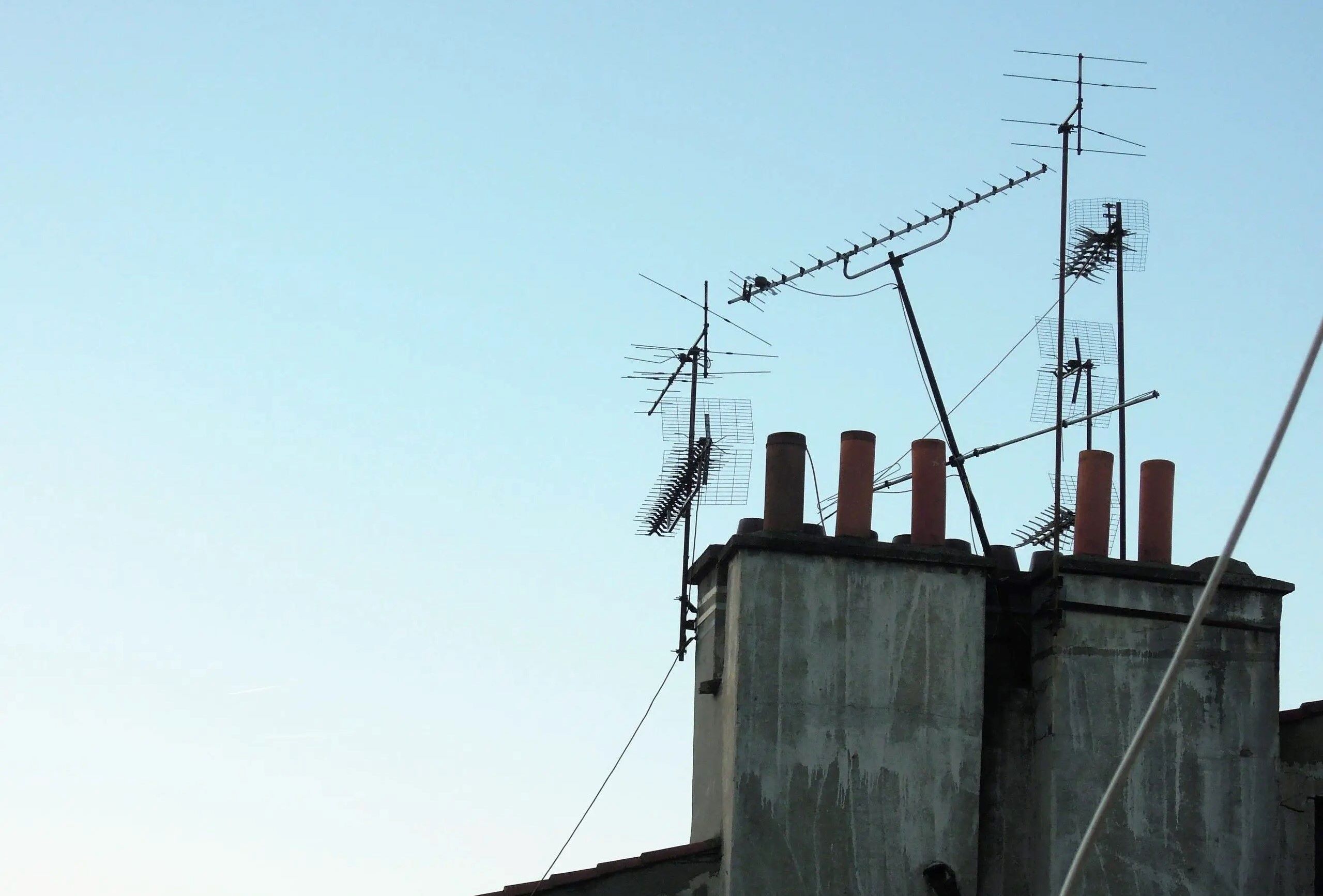 how-high-should-a-tv-antenna-be-mounted