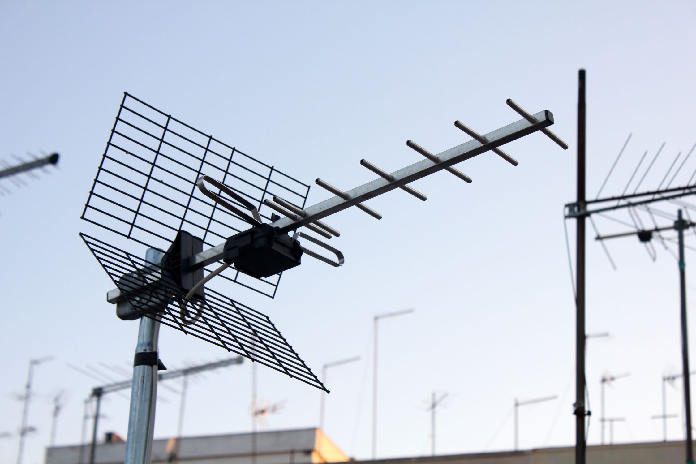 How To Build A UHF And VHF TV Antenna