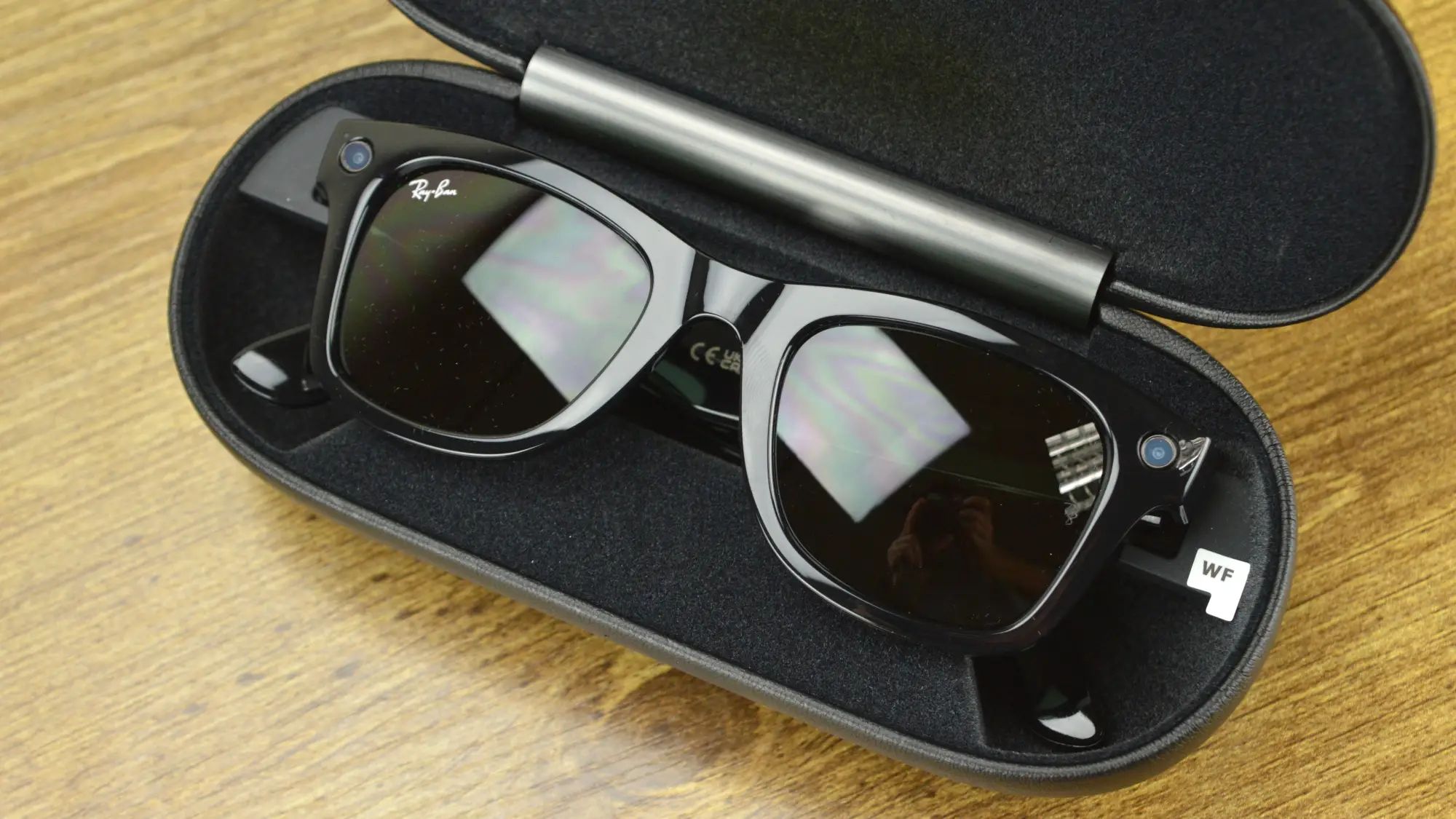 how-to-charge-ray-ban-smart-glasses