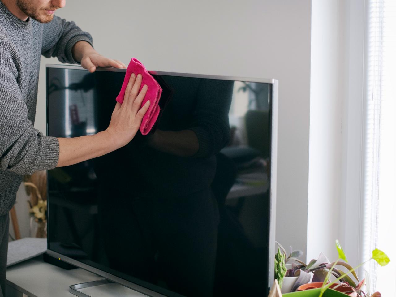How To Clean A Smart TV Screen