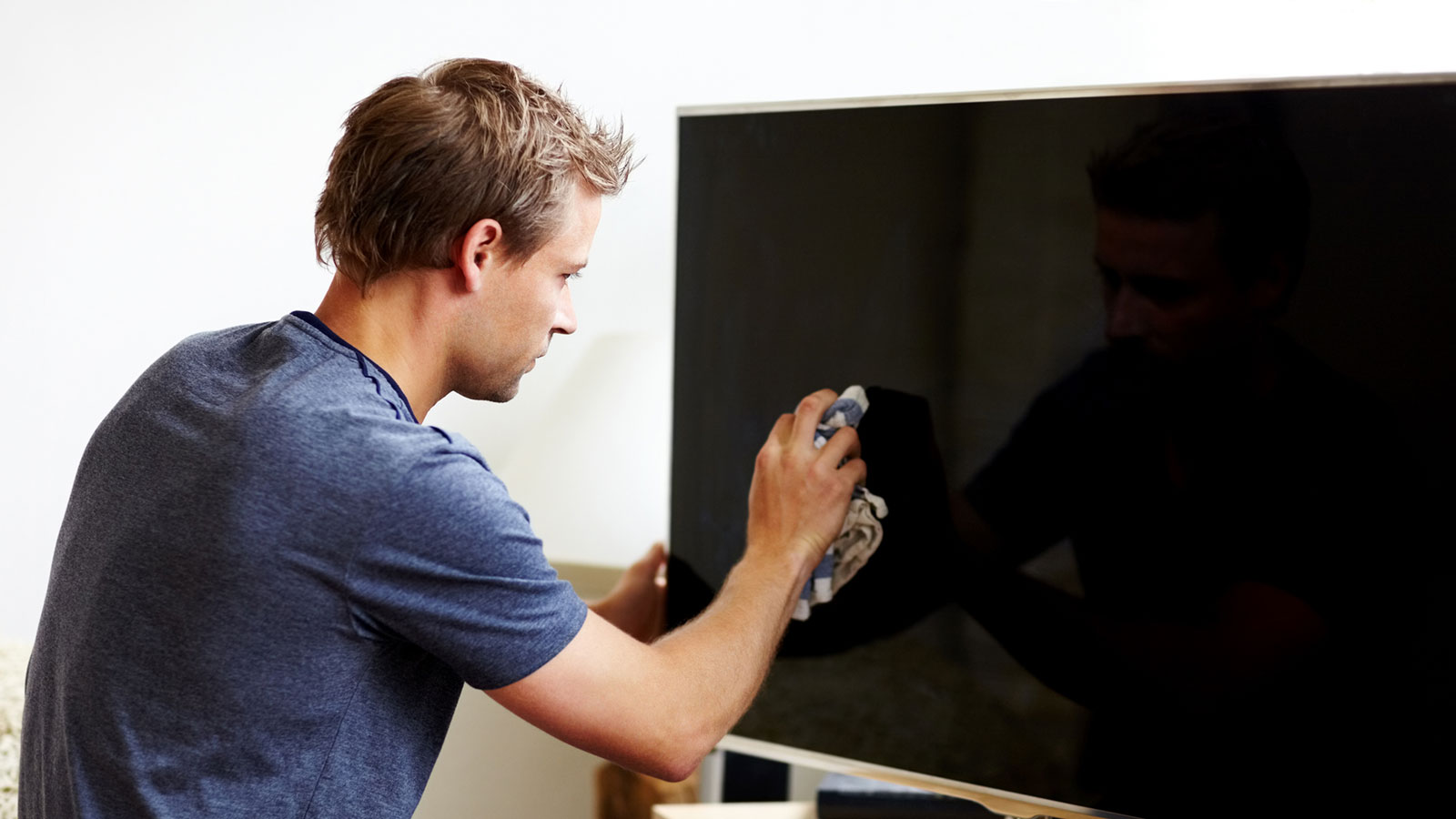 how-to-clean-screen-of-smart-tv