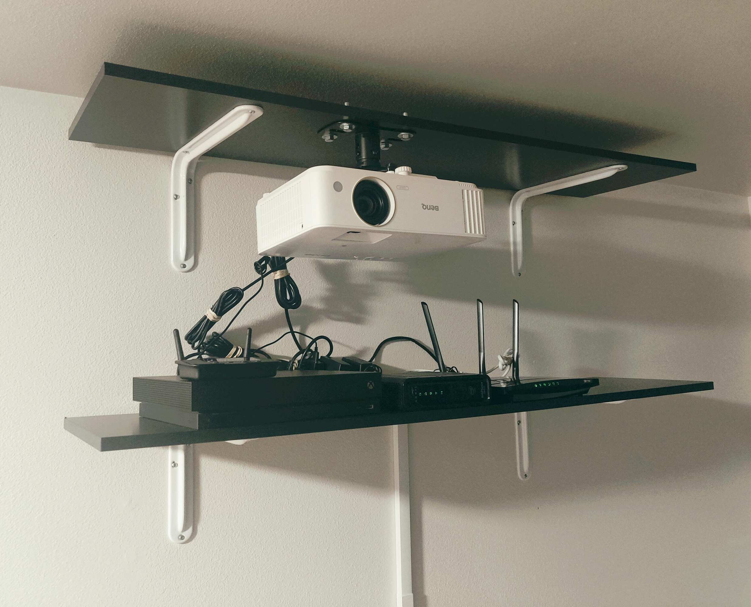 how-to-mount-a-projector-without-drilling
