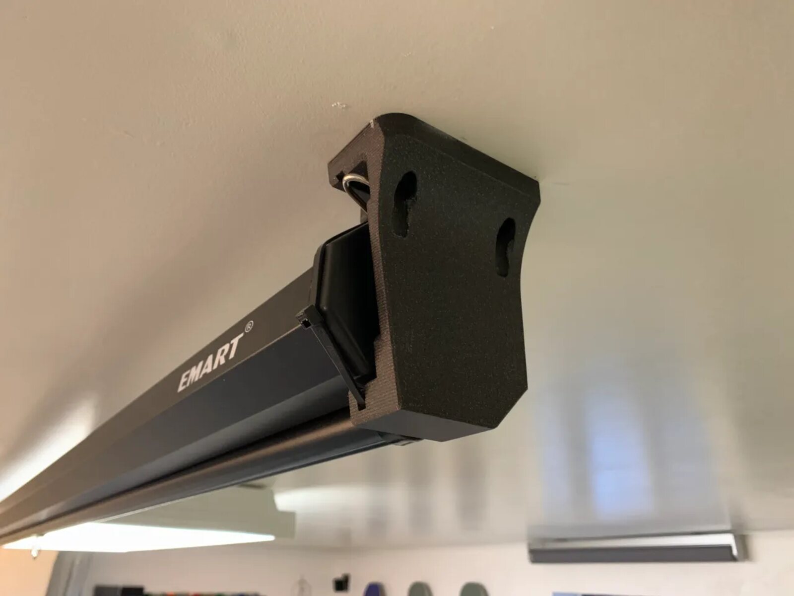 how-to-mount-projector-screen-on-ceiling