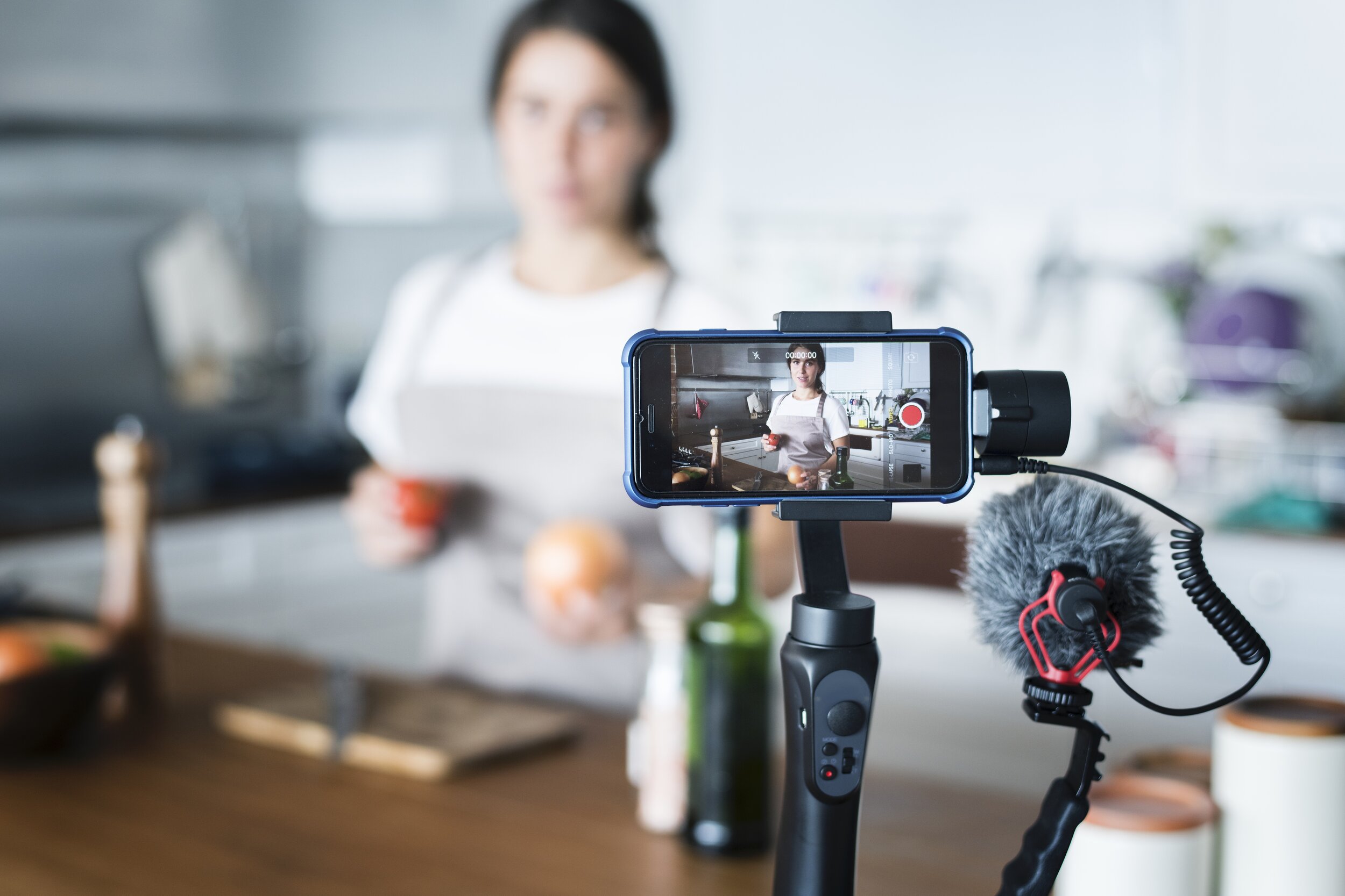 how-to-shoot-professional-video-with-smartphone