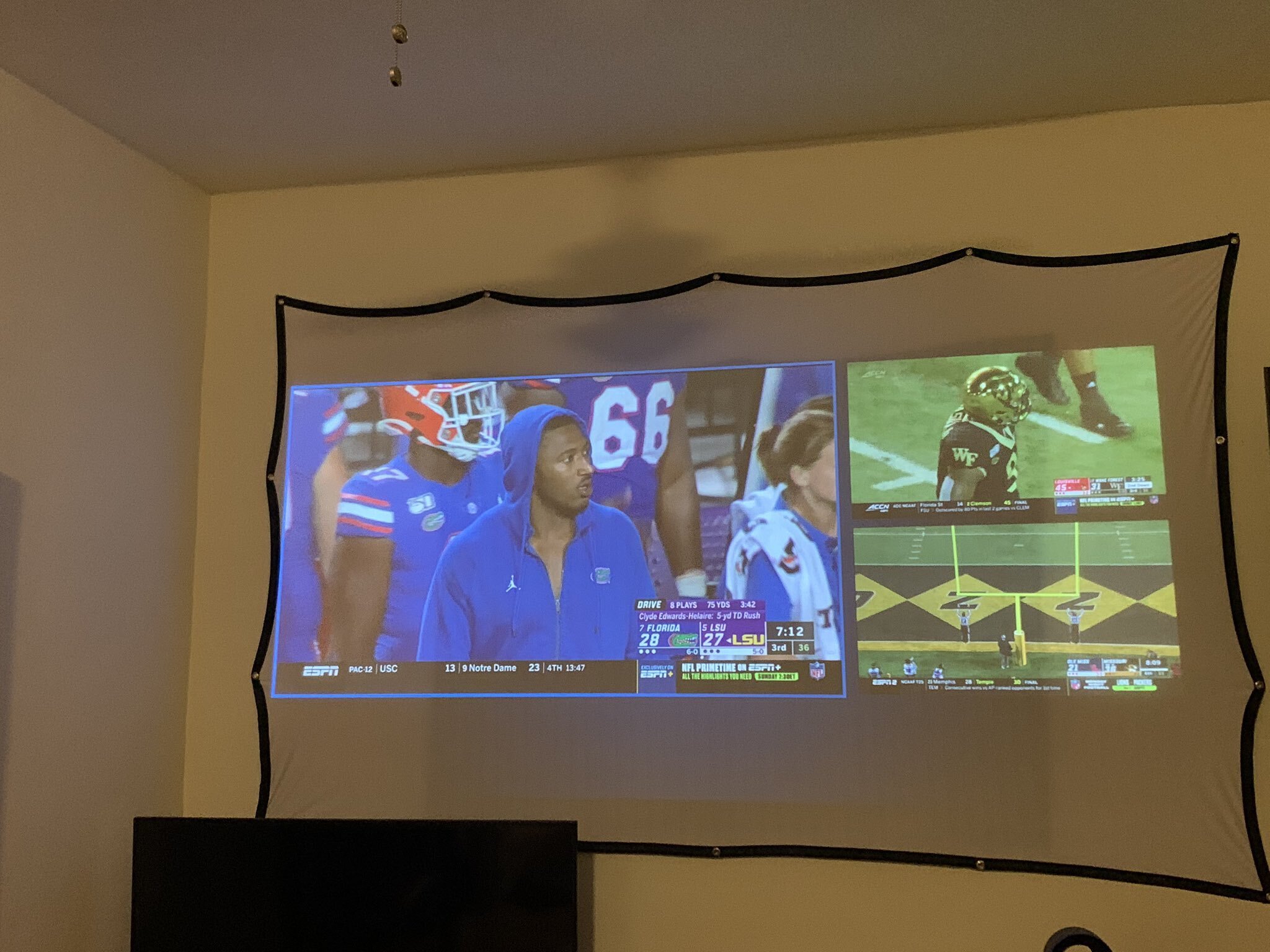 How To Split Screen On Projector