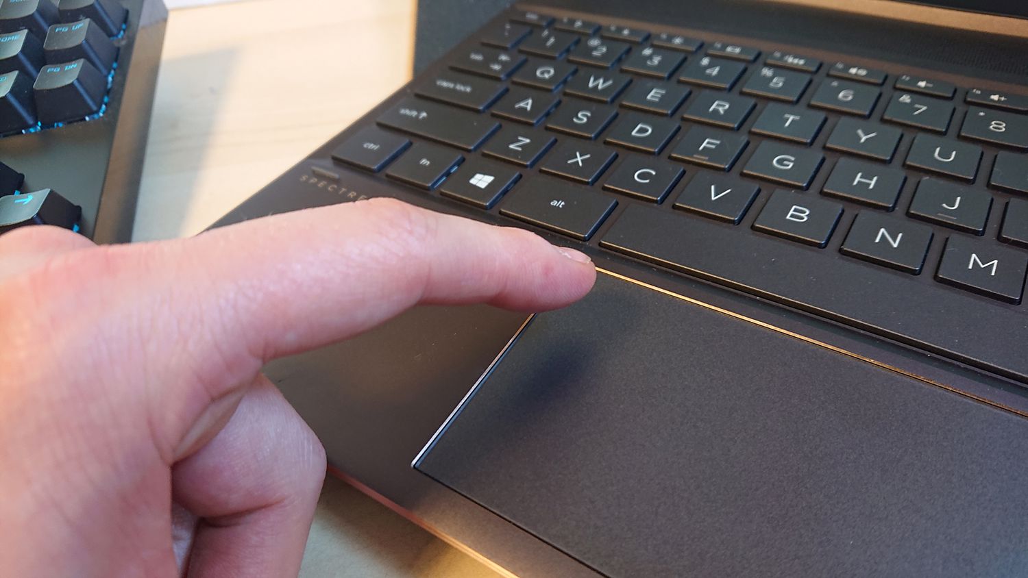 how-to-turn-on-trackpad-on-hp