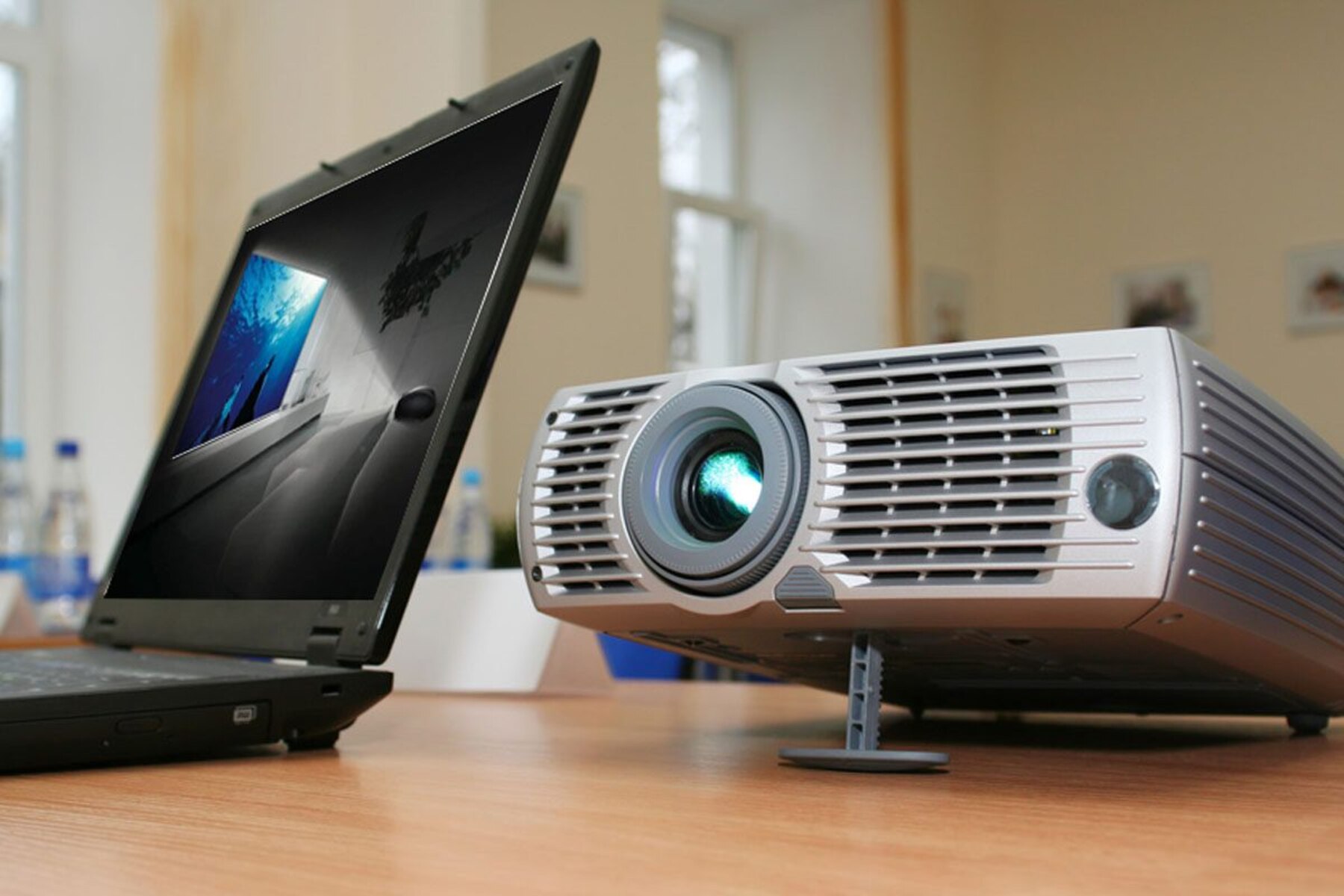 How To Use Infocus Projector With Laptop