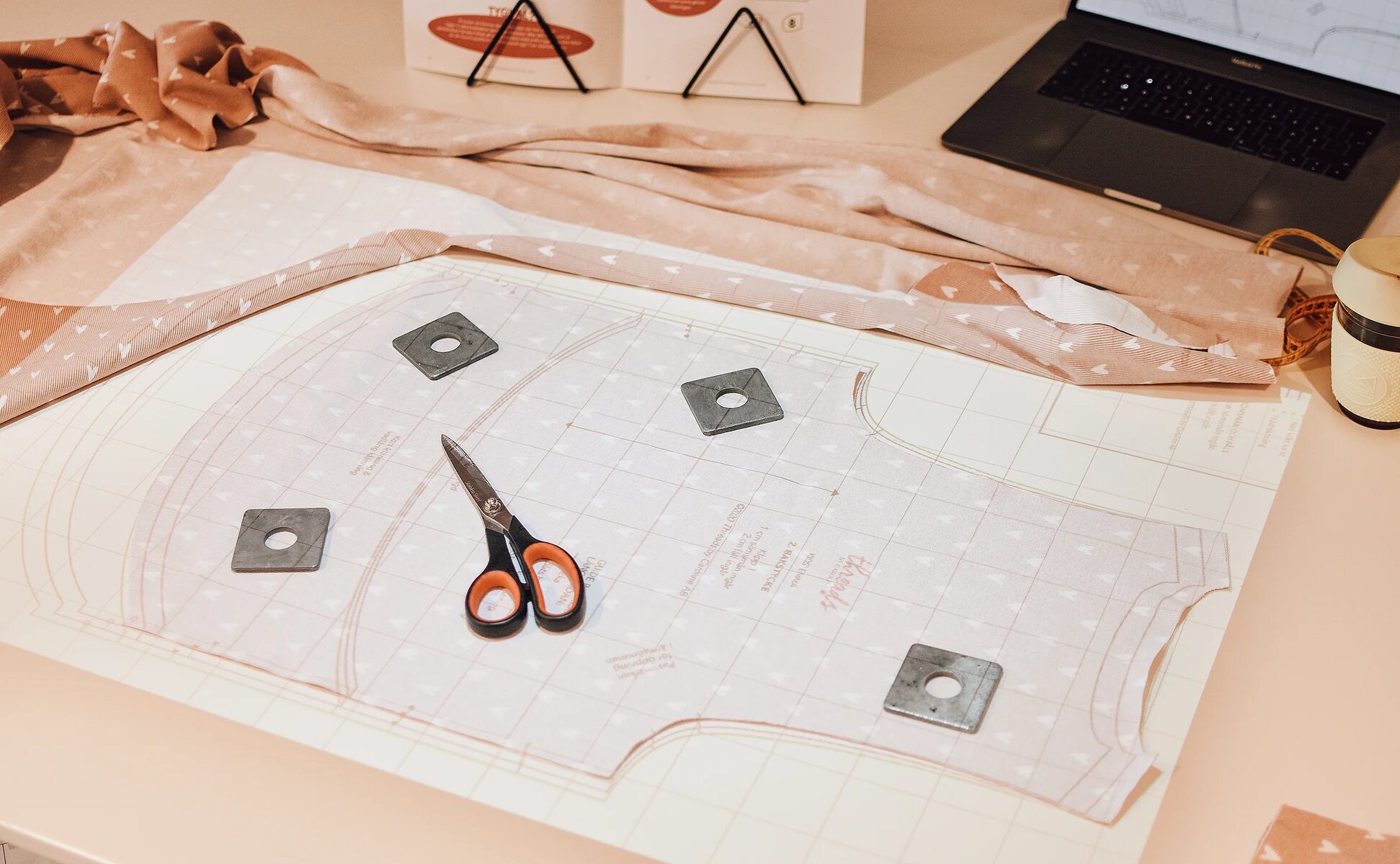 how-to-use-projector-for-sewing-patterns