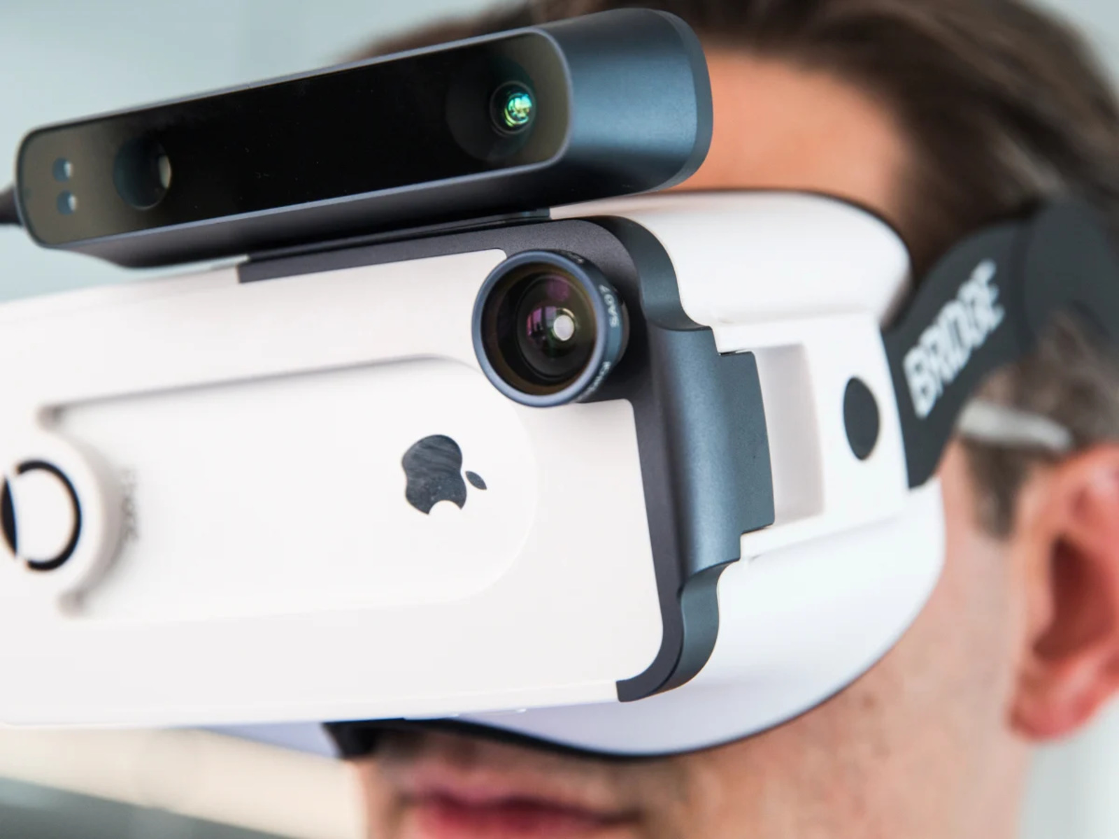 How To Use VR Headset With IPhone
