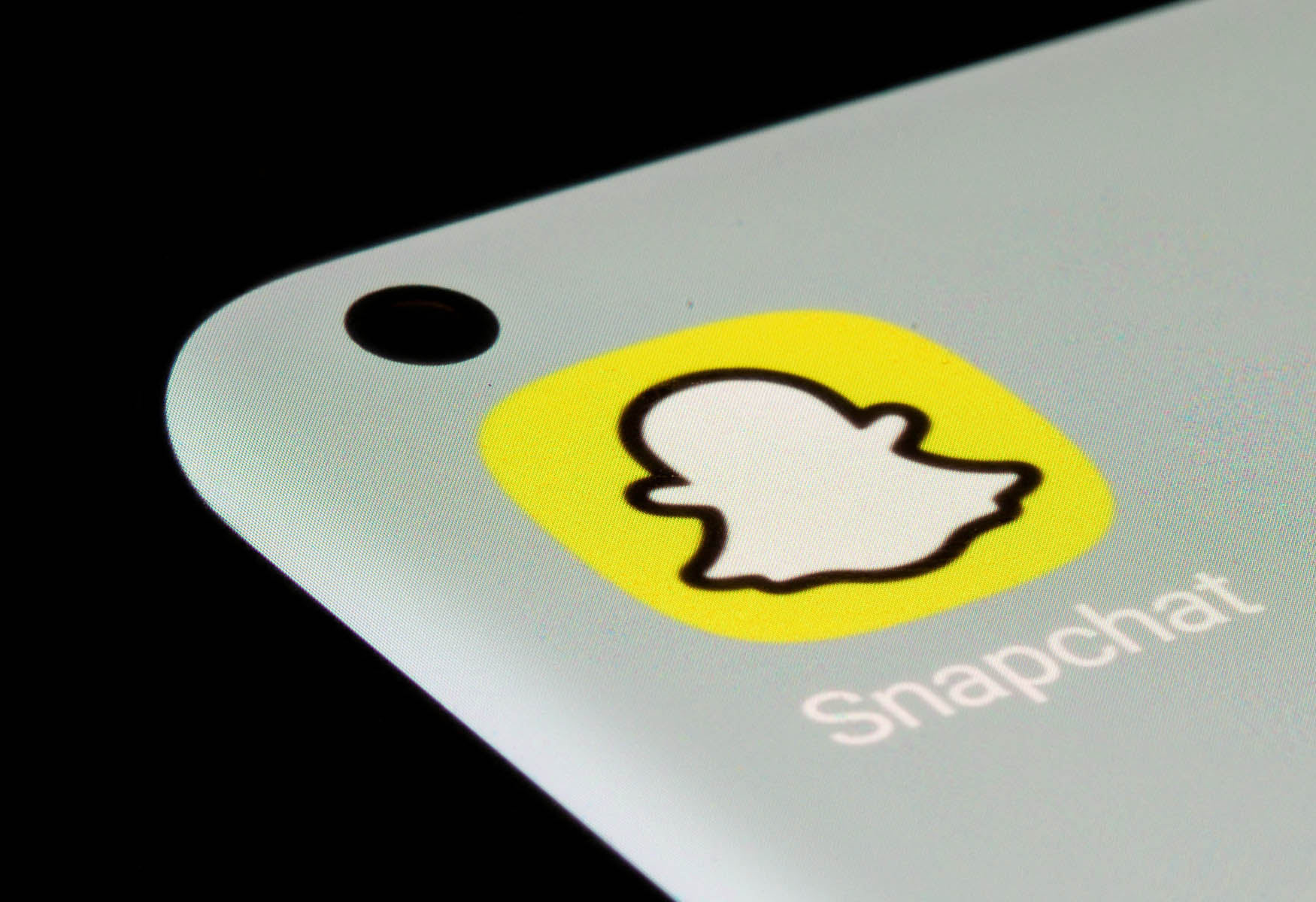 Snapchat Now Allowing Websites To Embed Content