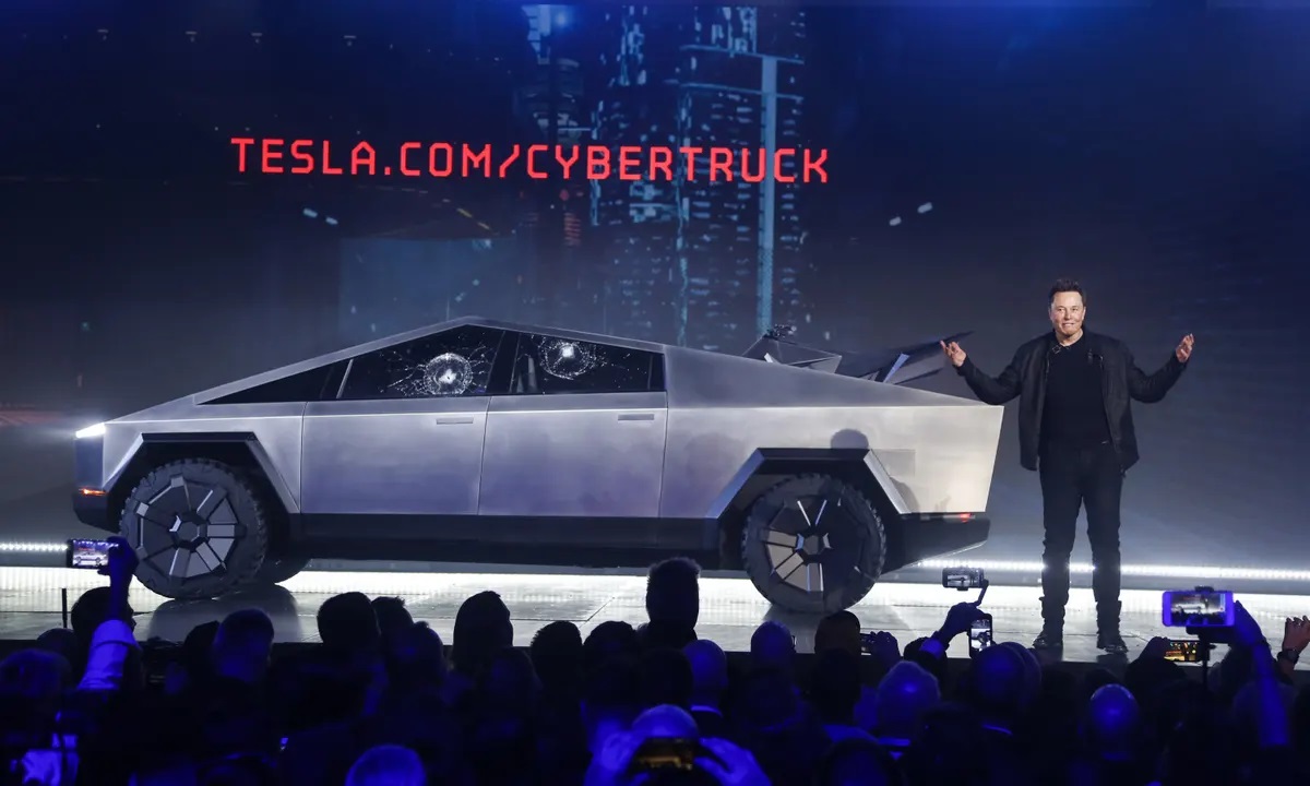 Tesla Faces Challenges With Cybertruck, Convoy Collapses, And Rivian’s Victory At Rebelle