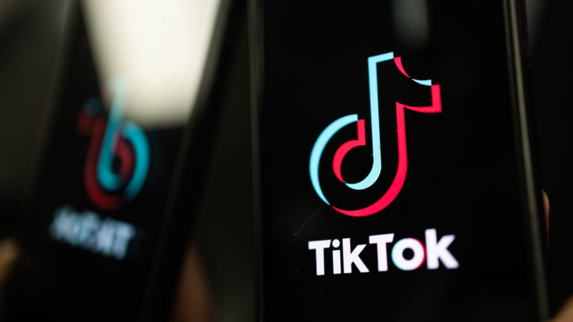 US Lawmakers Question TikTok’s Independence From ByteDance Amidst Executive Transfers
