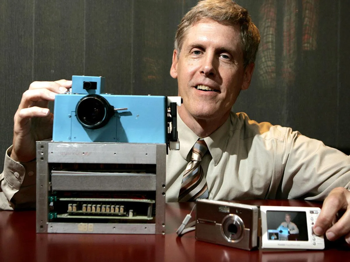 Which Company Funded The Research To Develop The First Digital Camera?