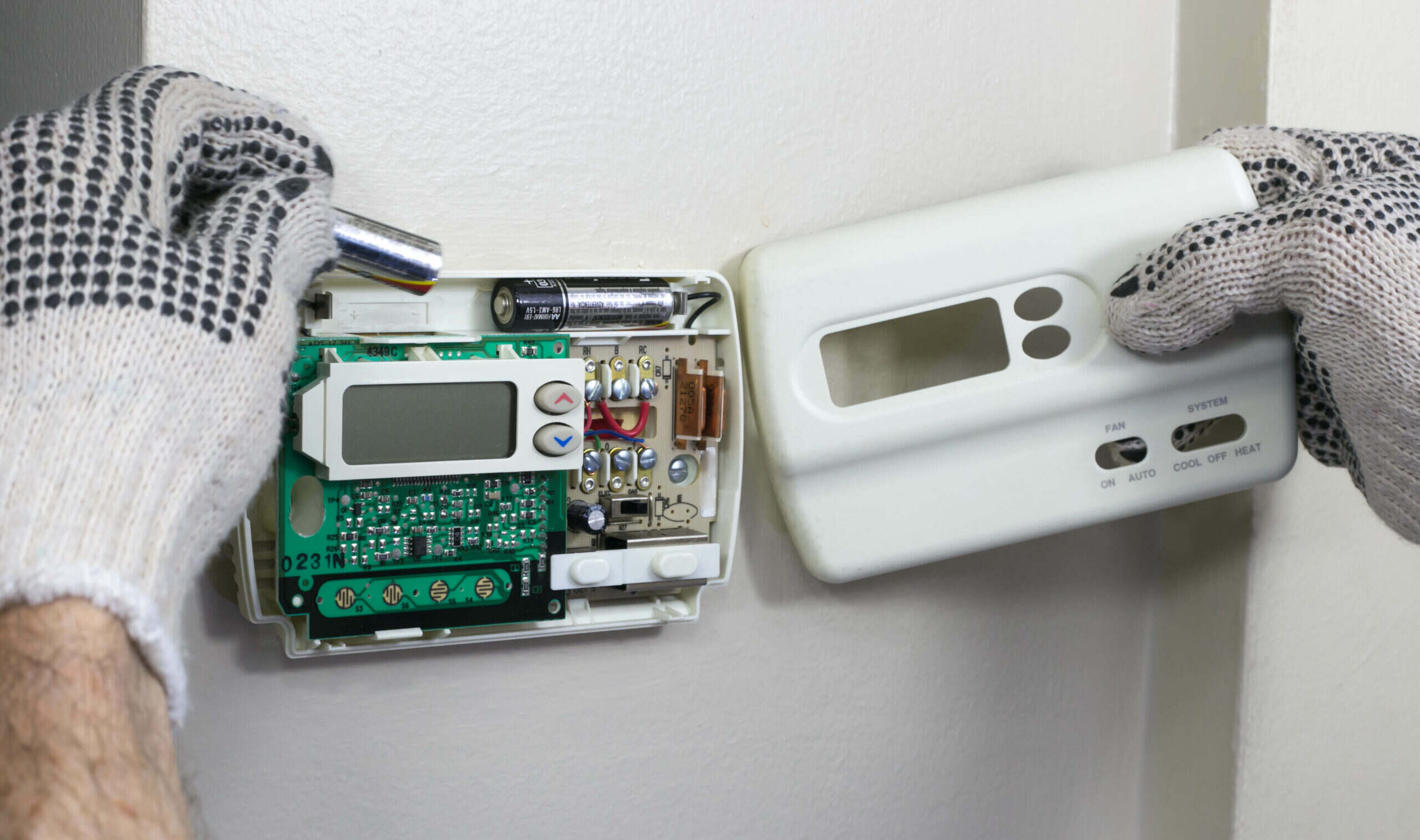 why-do-thermostats-have-batteries