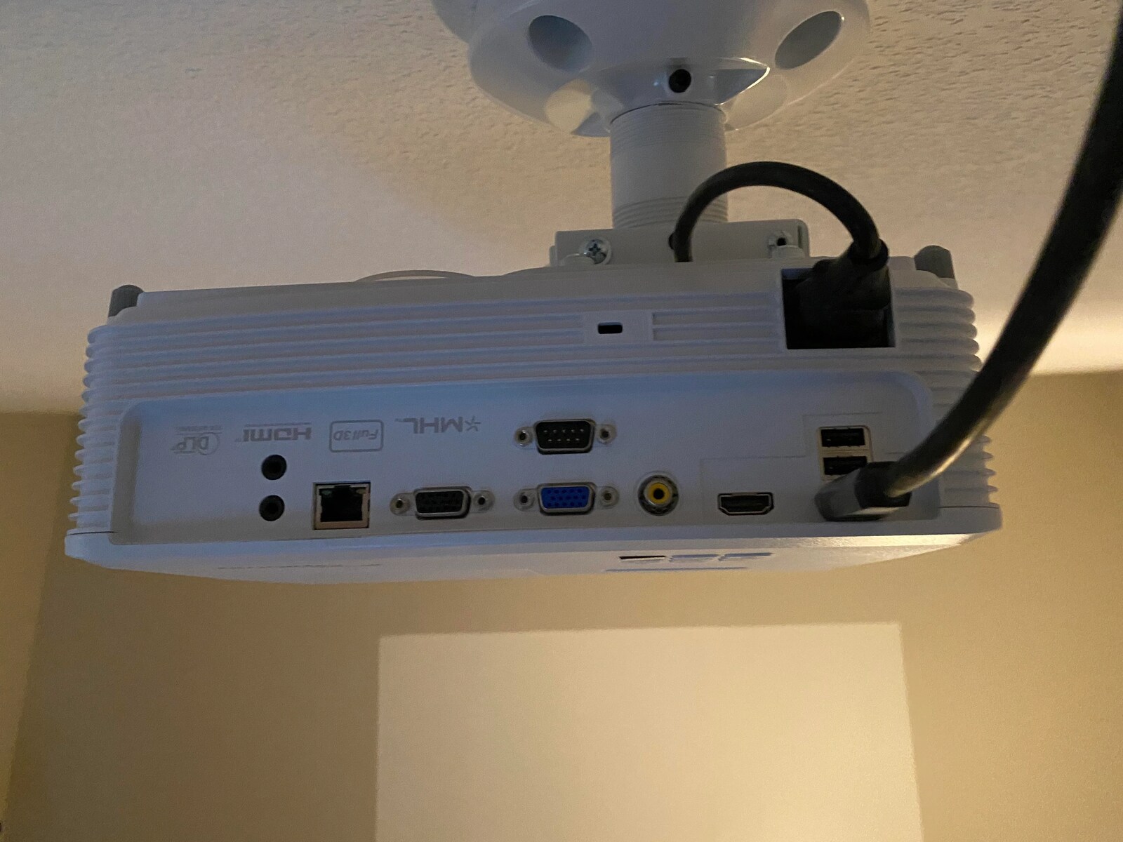 How to connect a projector with an HDMI cable- No signal solution- Not  working solved 