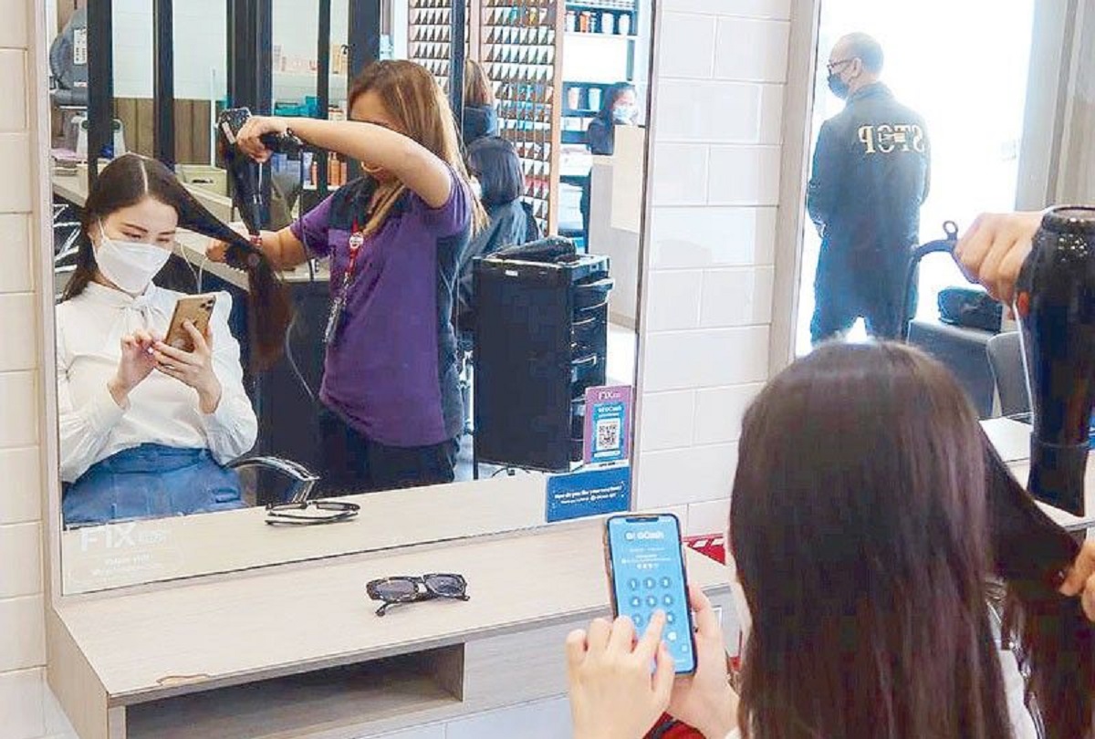 how-are-barbers-and-stylist-being-paid-cashless