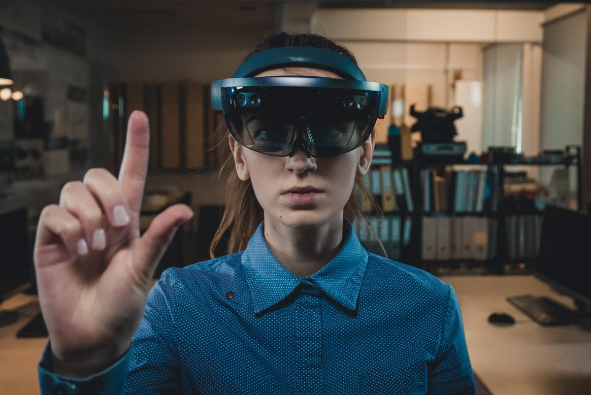 How Much Will The Microsoft HoloLens Cost